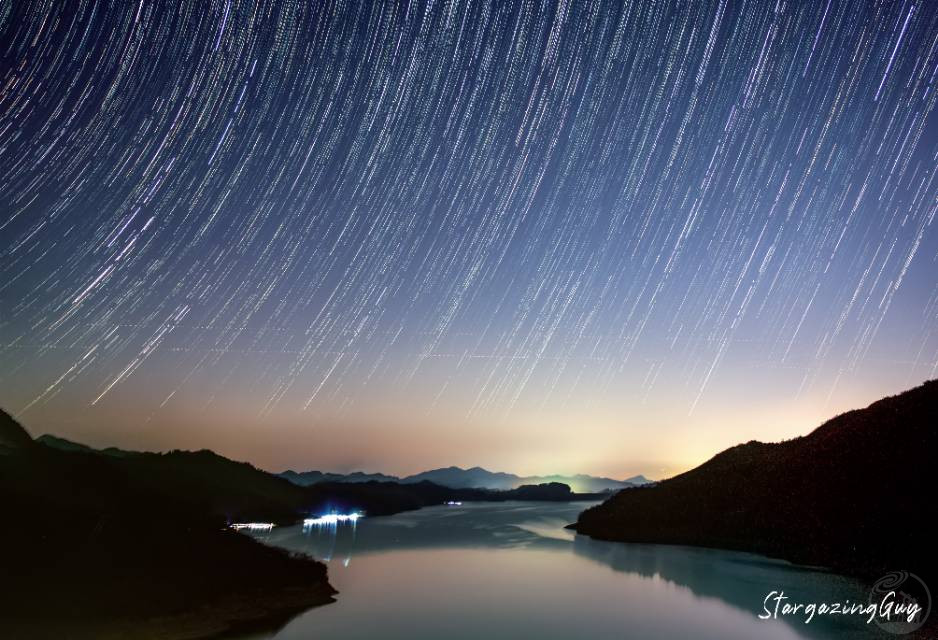 明河月满空 斗挂苍山顶