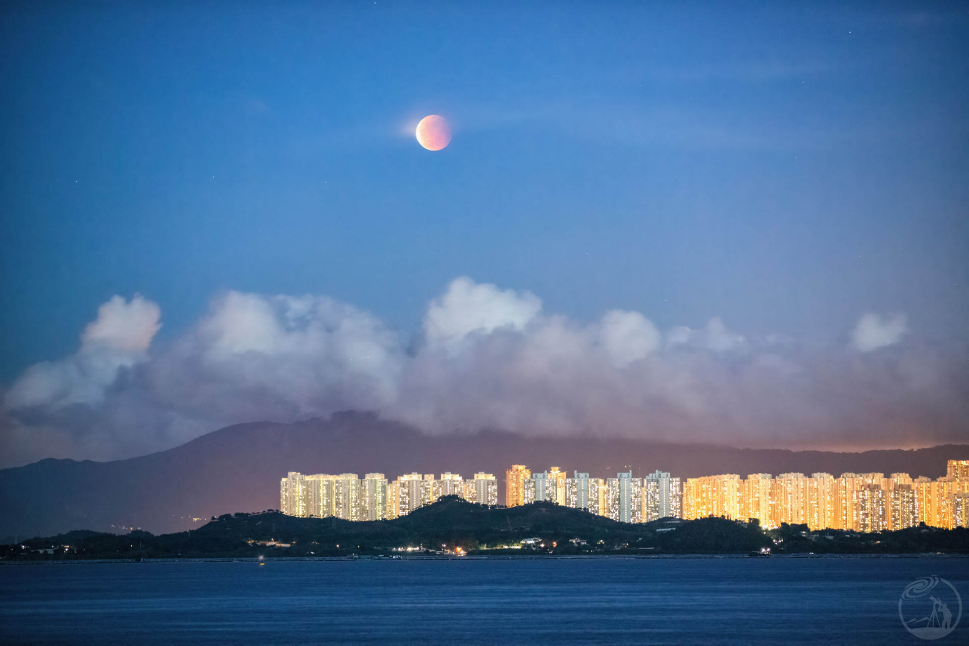 深圳湾月全食