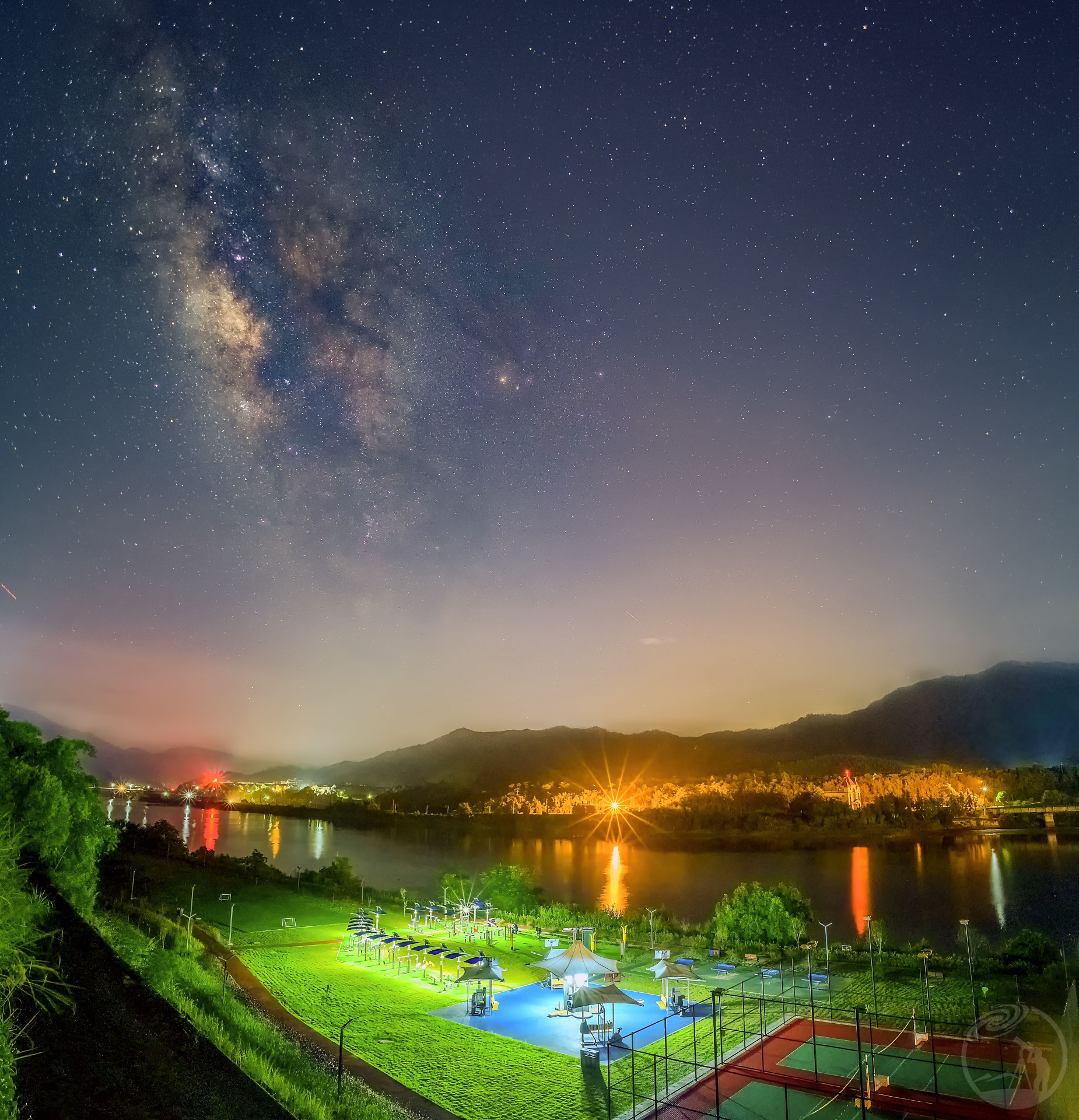 星空下的体育公园