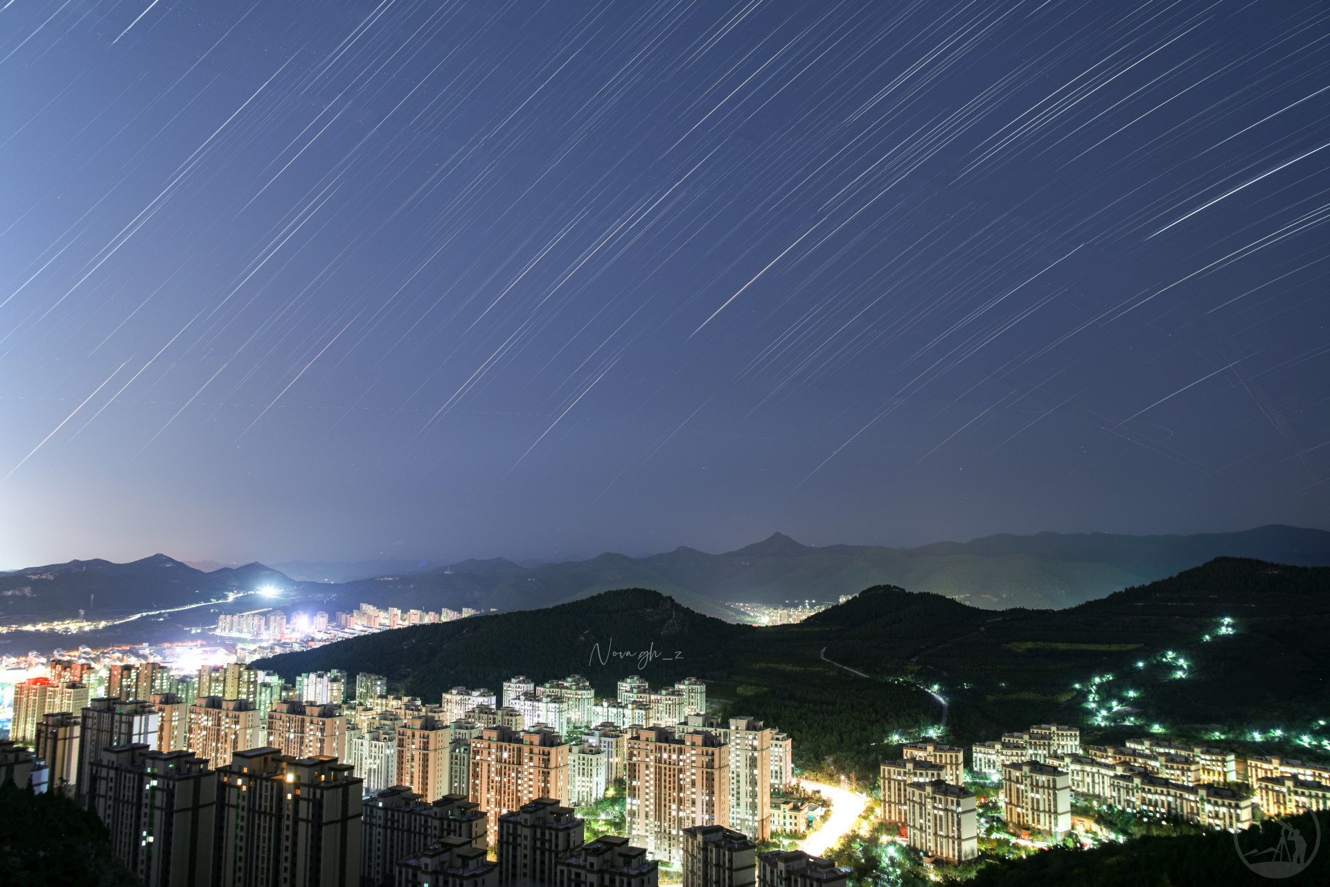 后山上空的星际线