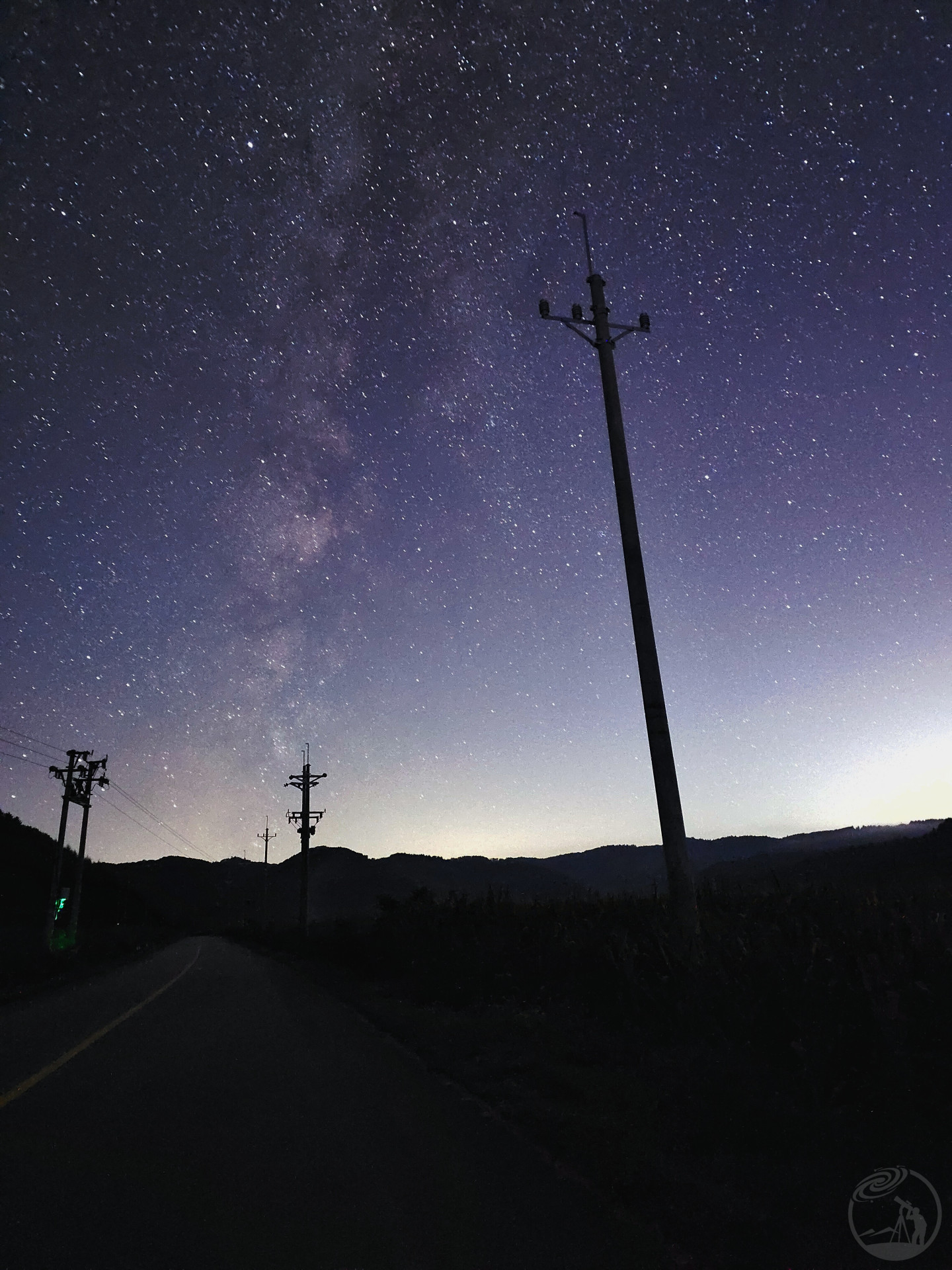 乡间公路上的银河