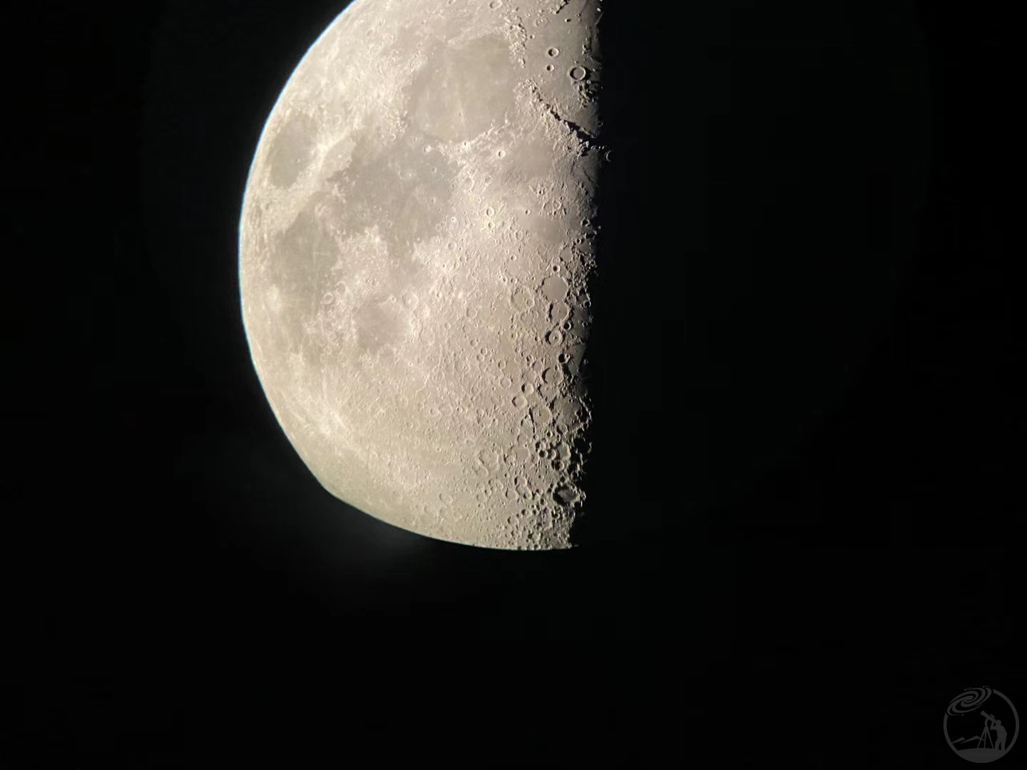 手机镜头对目镜拍月球