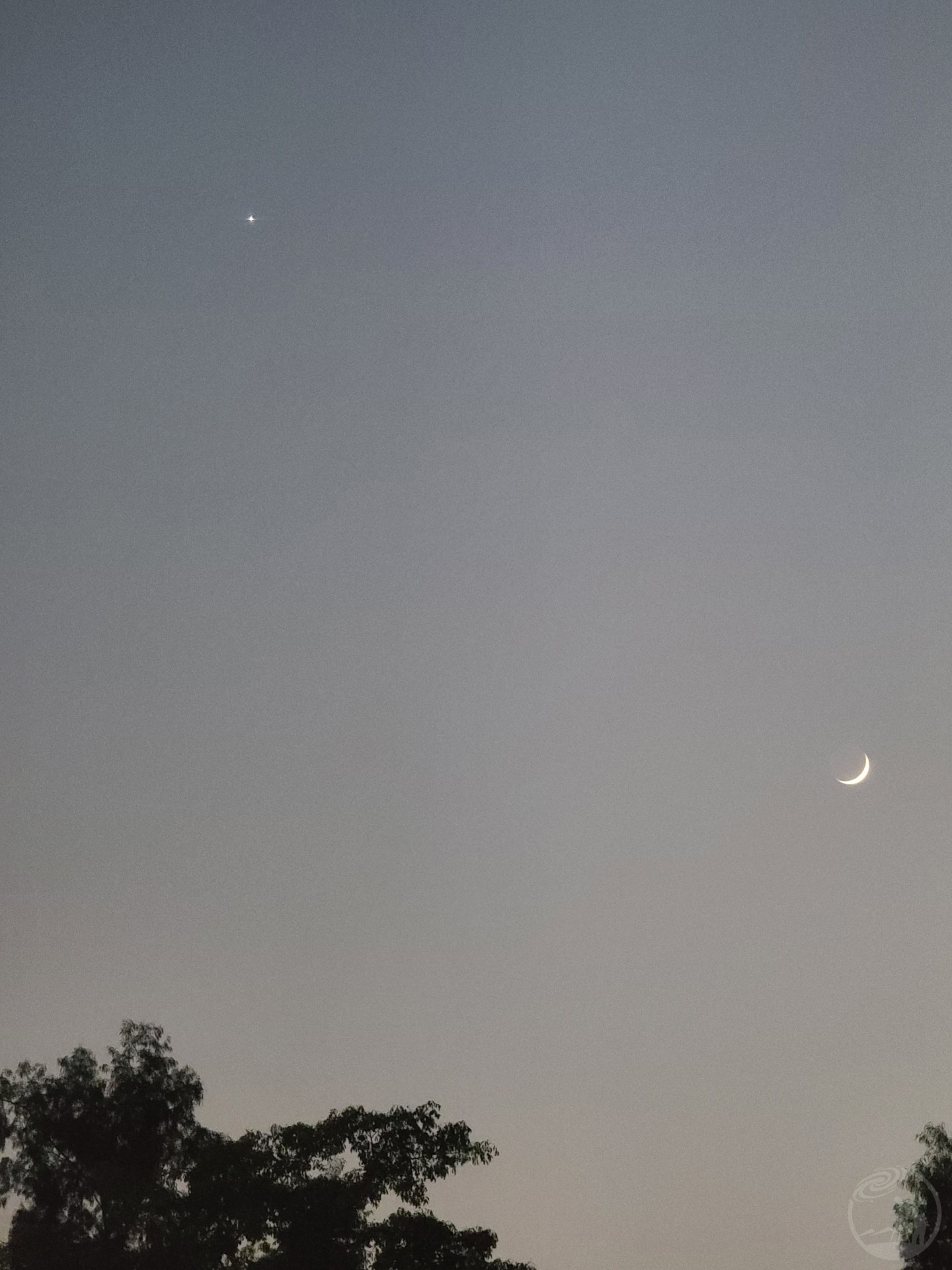 金星伴月