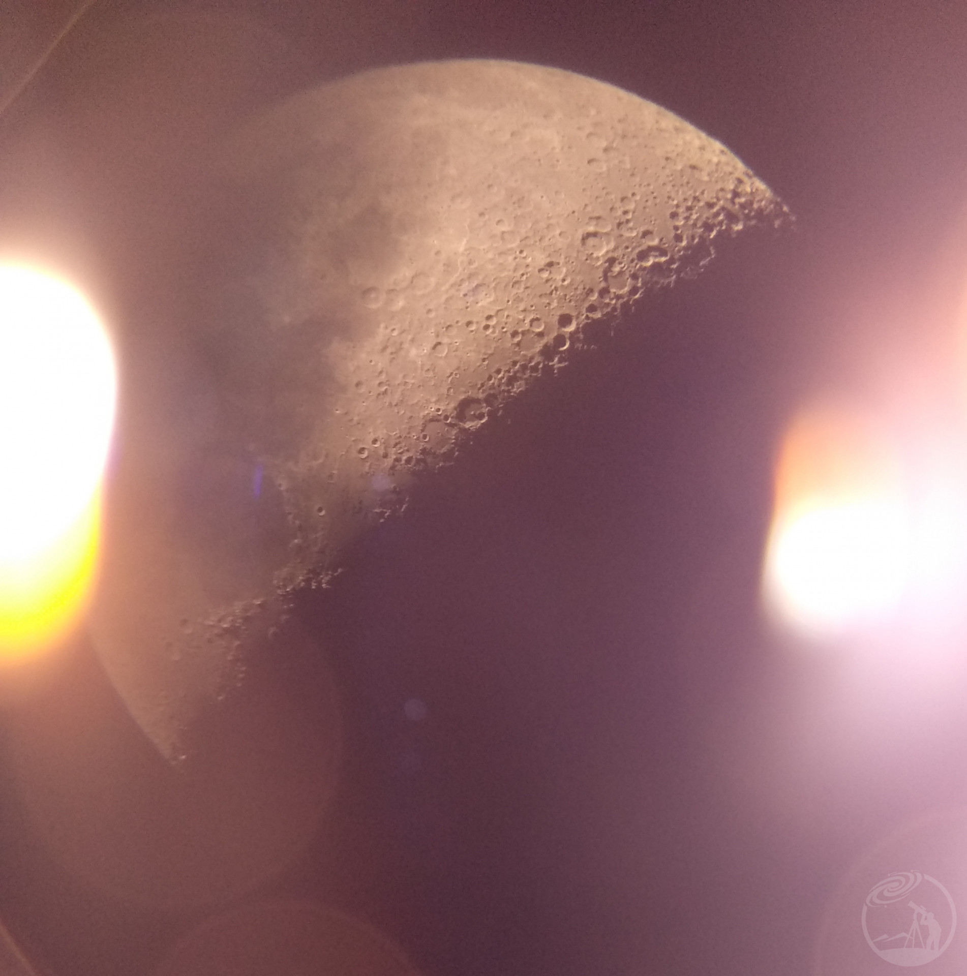 反光摄像头下的月球