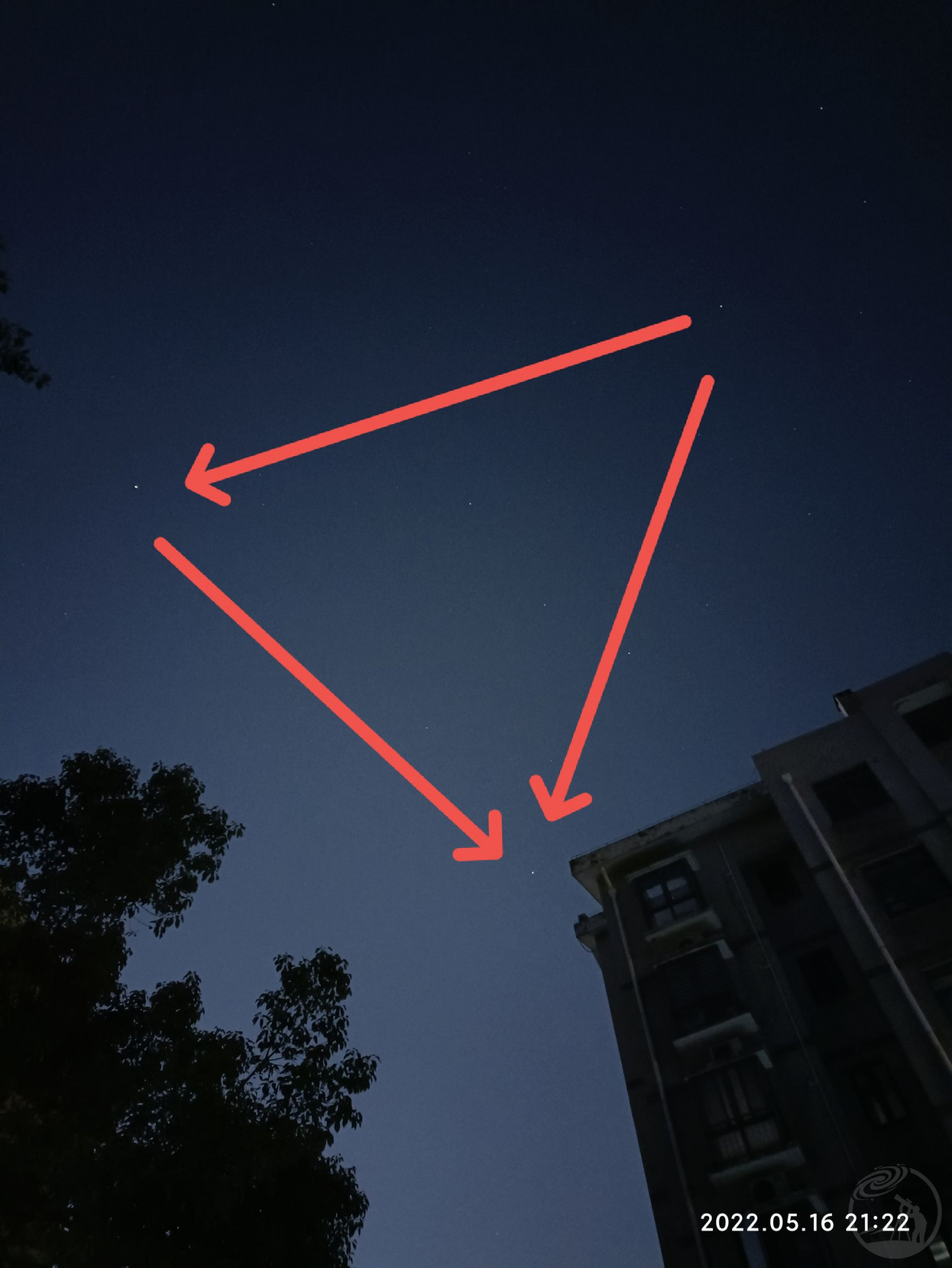 春季大三角闪耀长空
