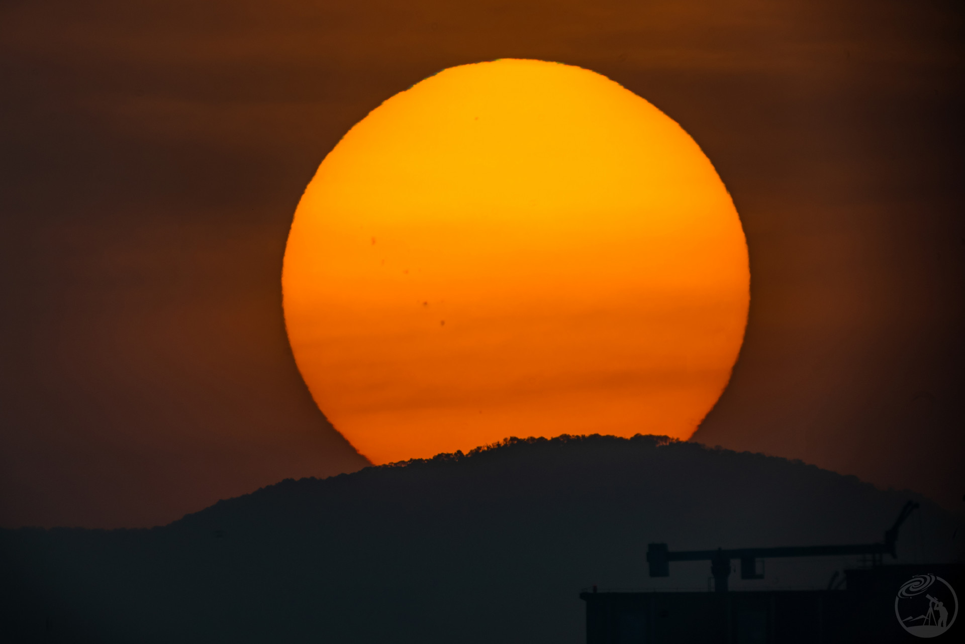 太阳和黑子夕阳西下