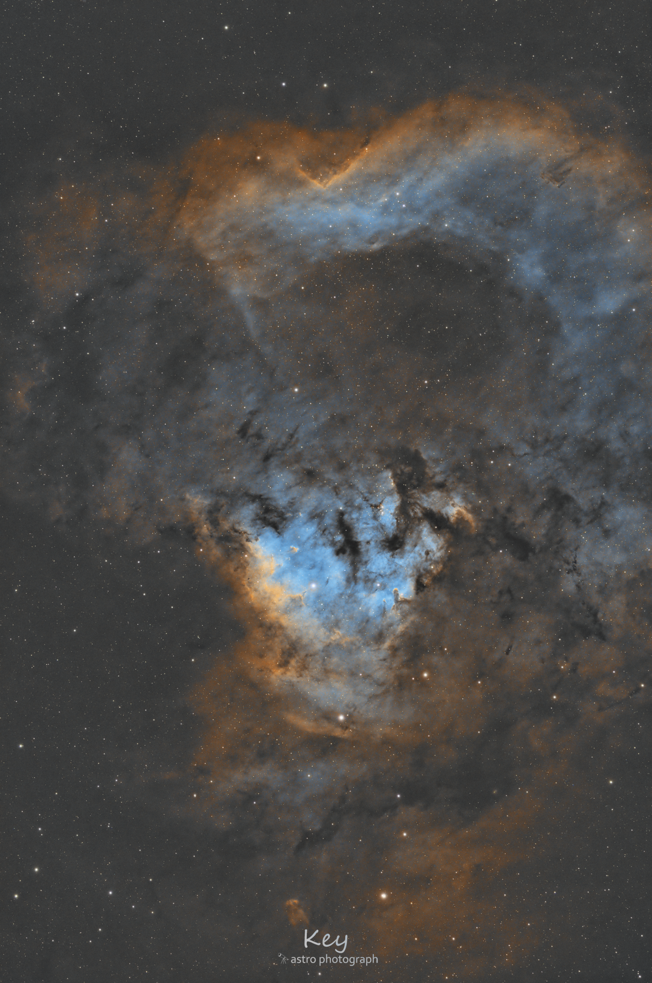 NGC7822宇宙大问号少个点