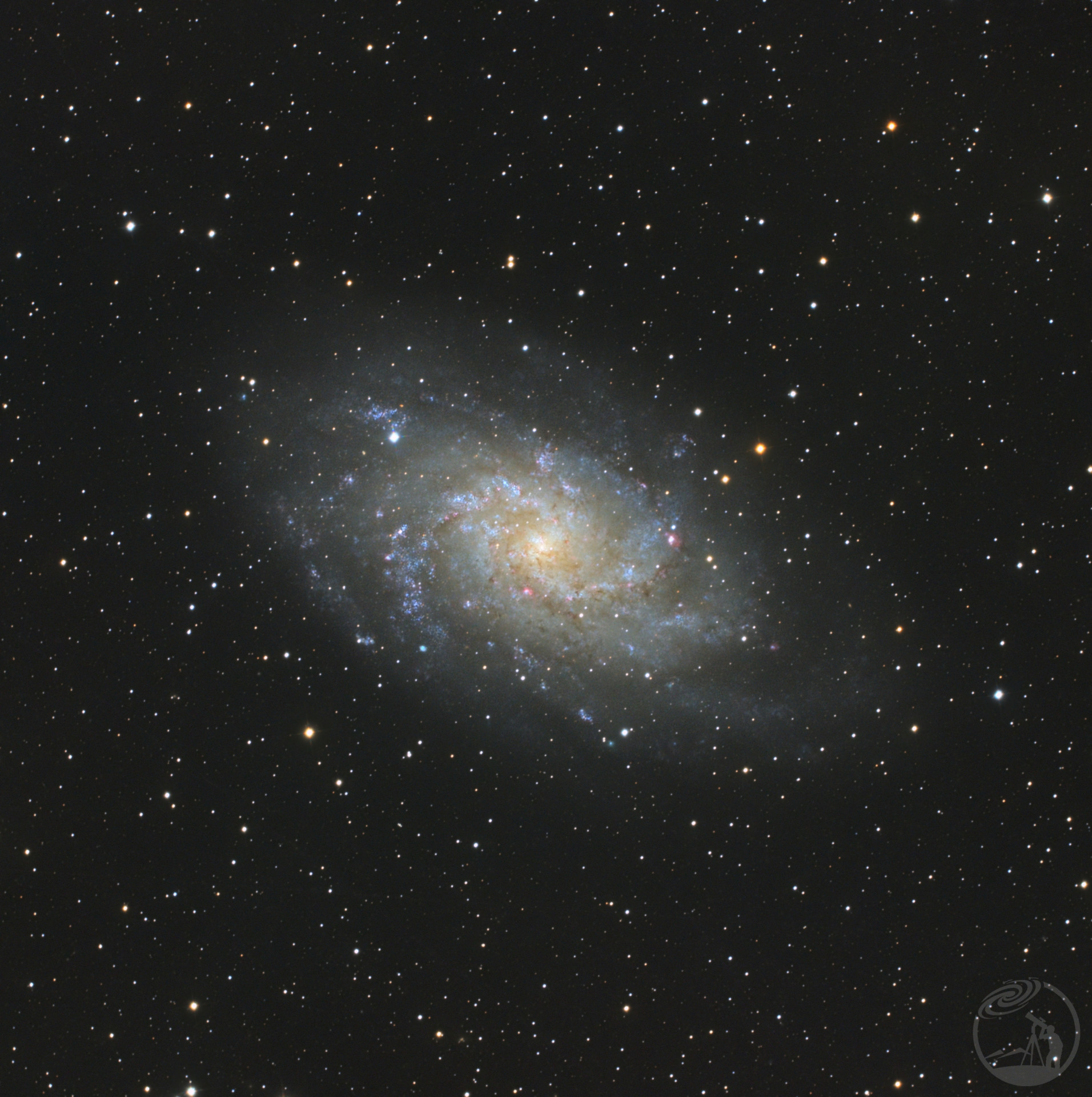 M33三角座星系