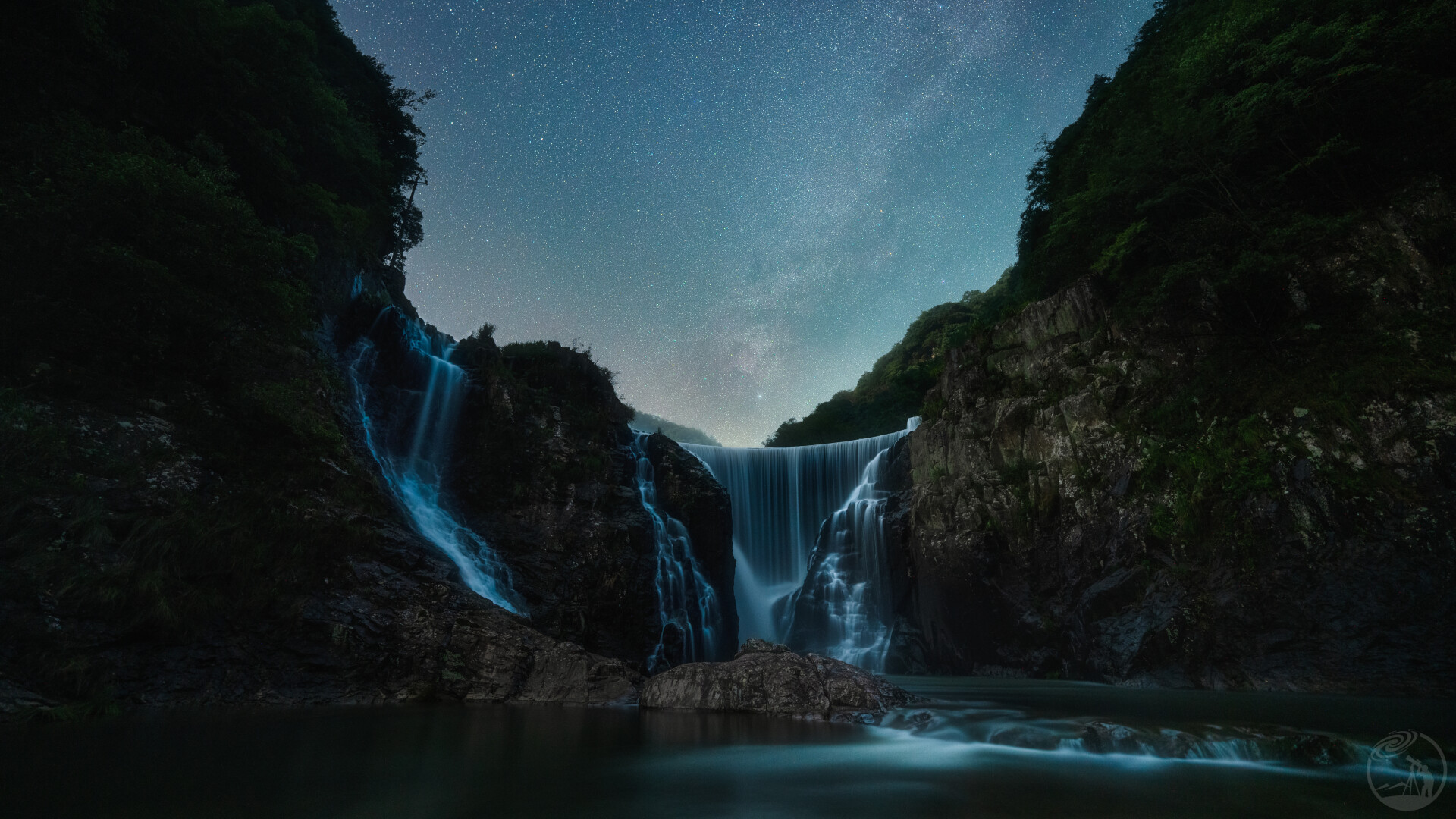 飞瀑星河