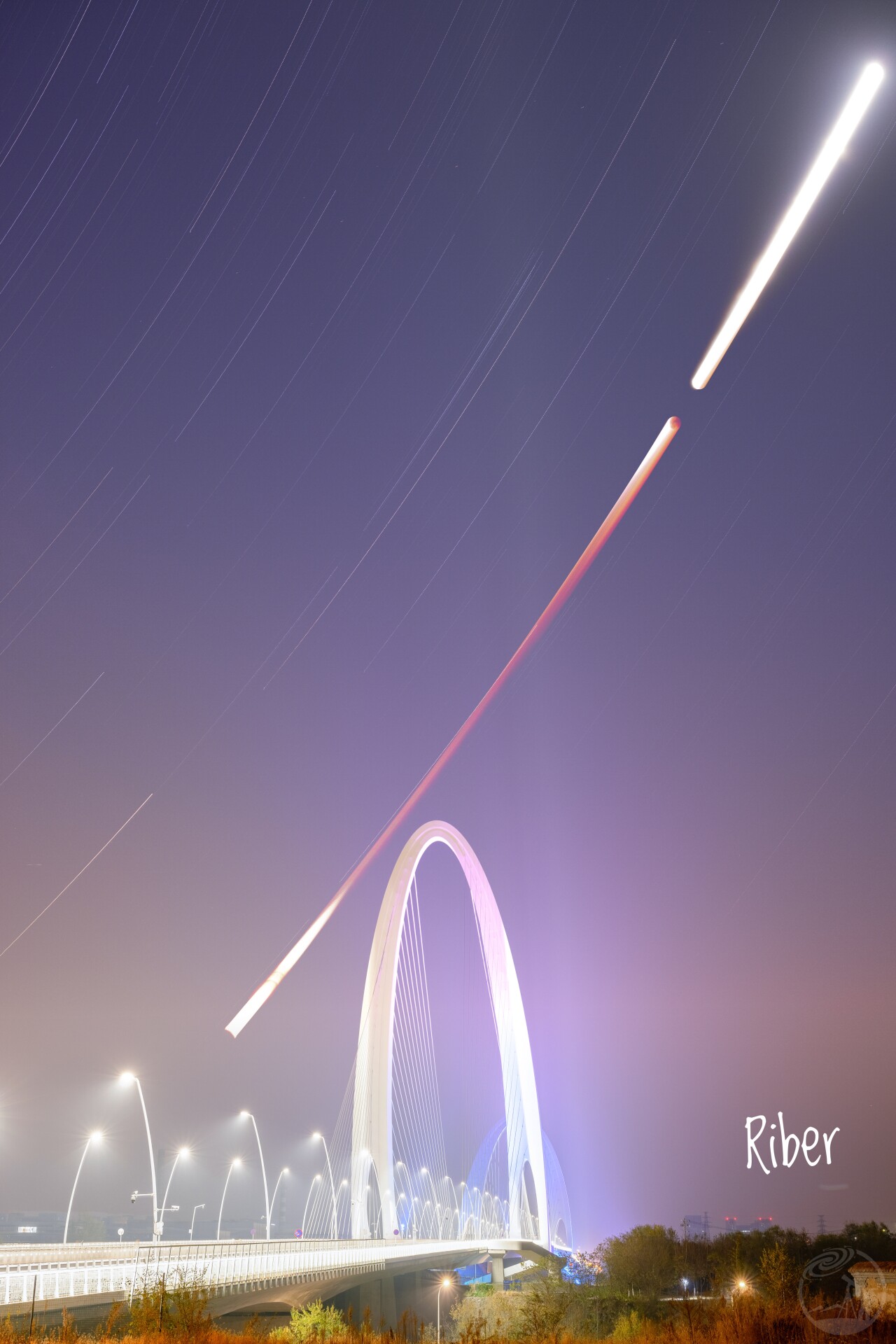 北京首钢大桥月全食轨