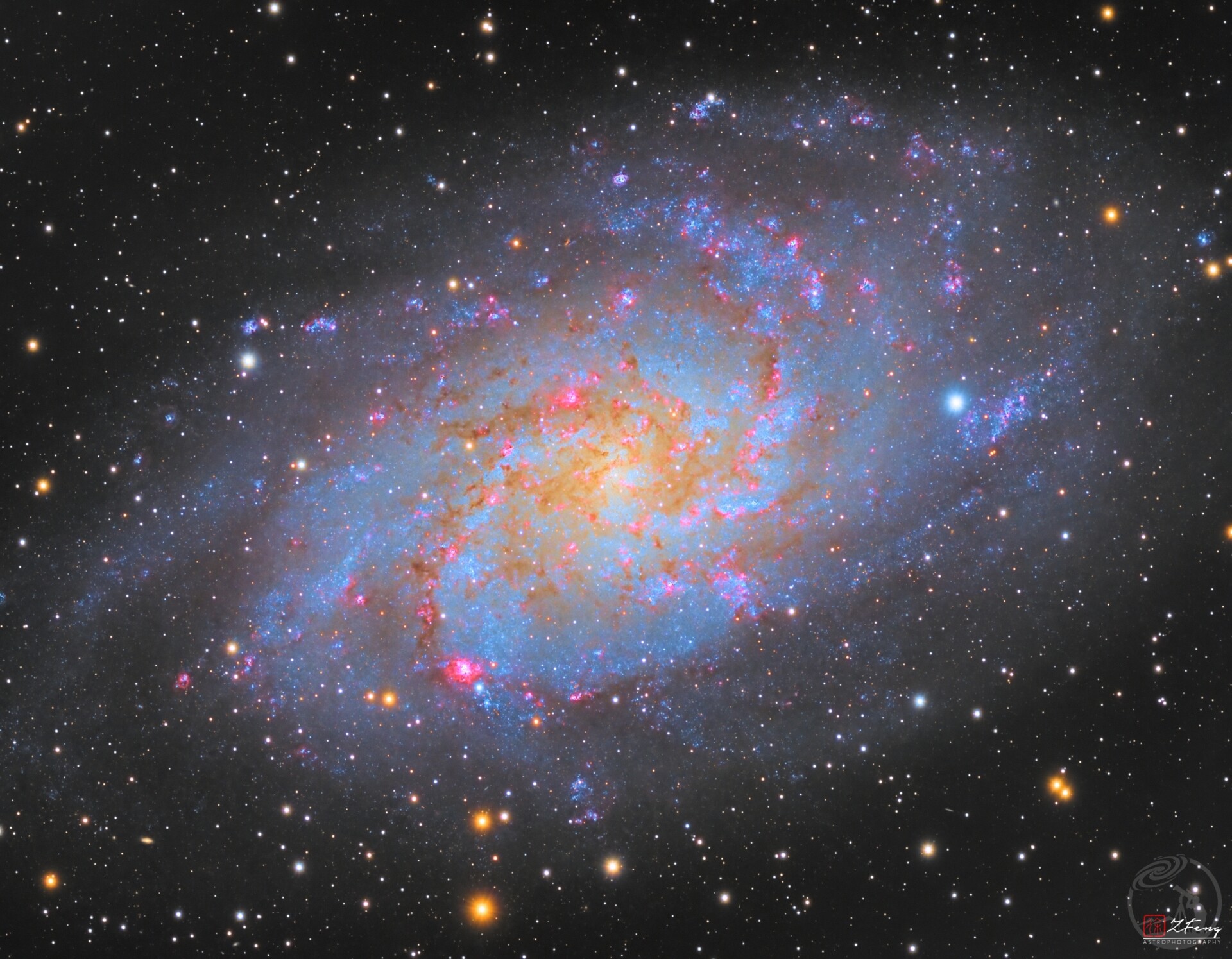 M33三角座星系