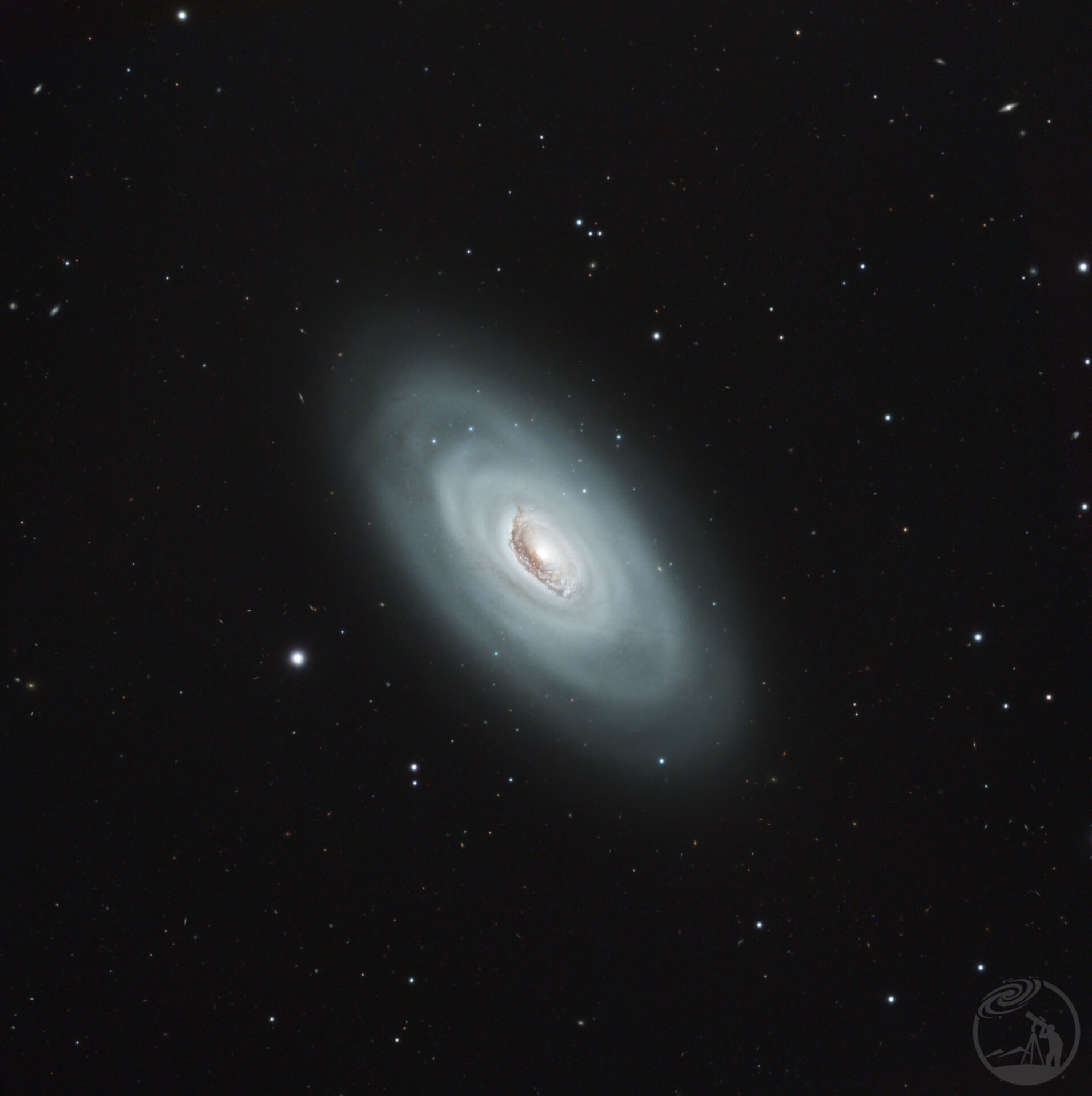 M64黑眼星系