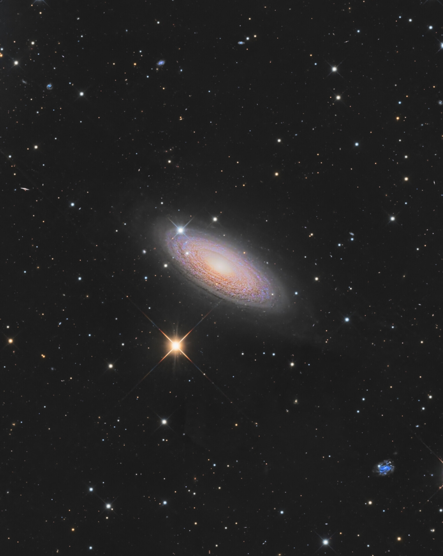 NGC2841虎眼星系