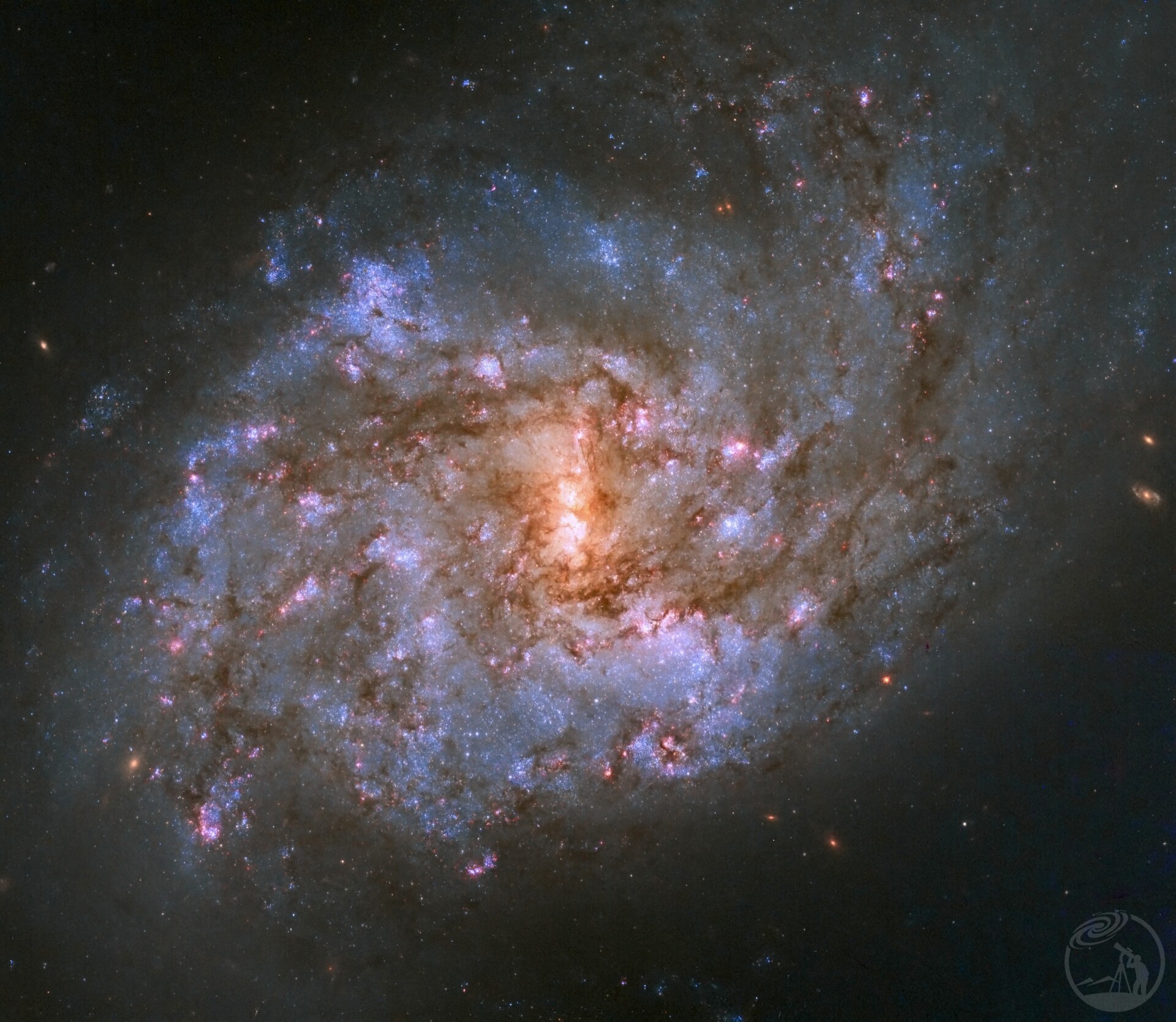 NGC1087，星云锁链