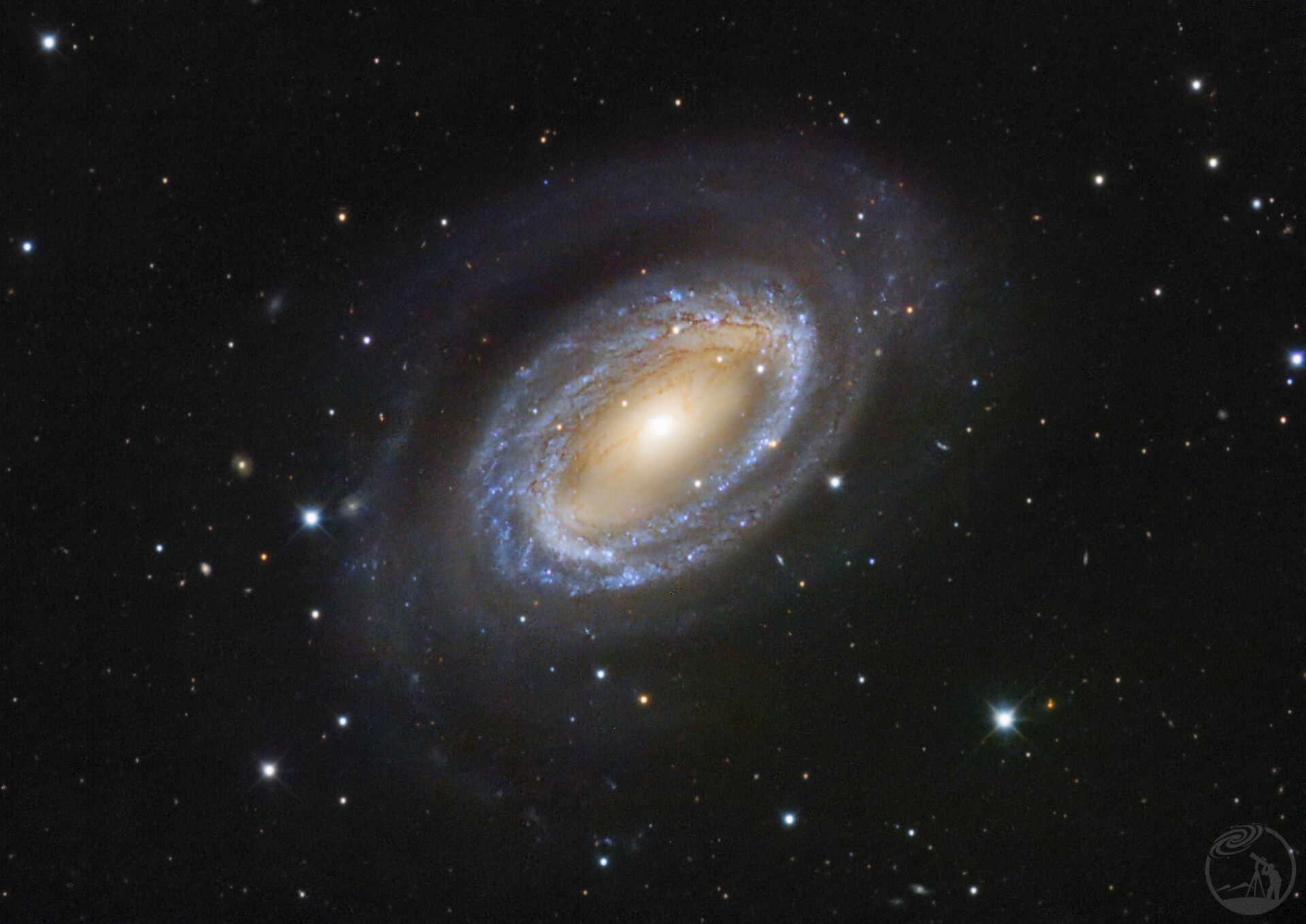 NGC4725
