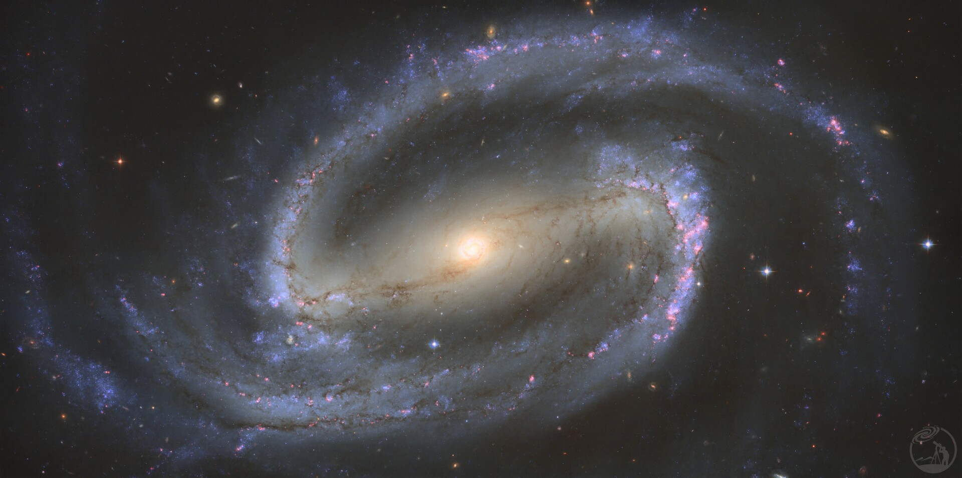 NGC1300，纯正棒旋星系
