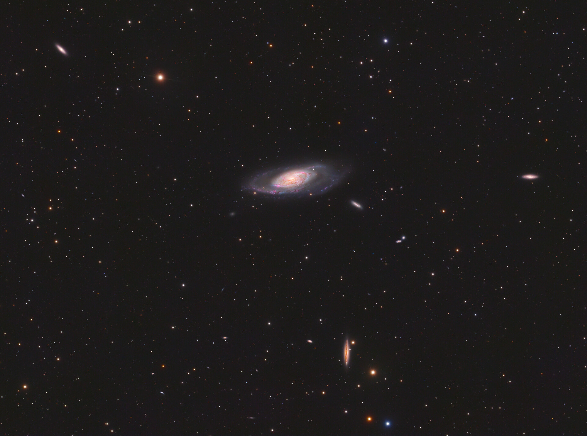 M106以及周边的星系