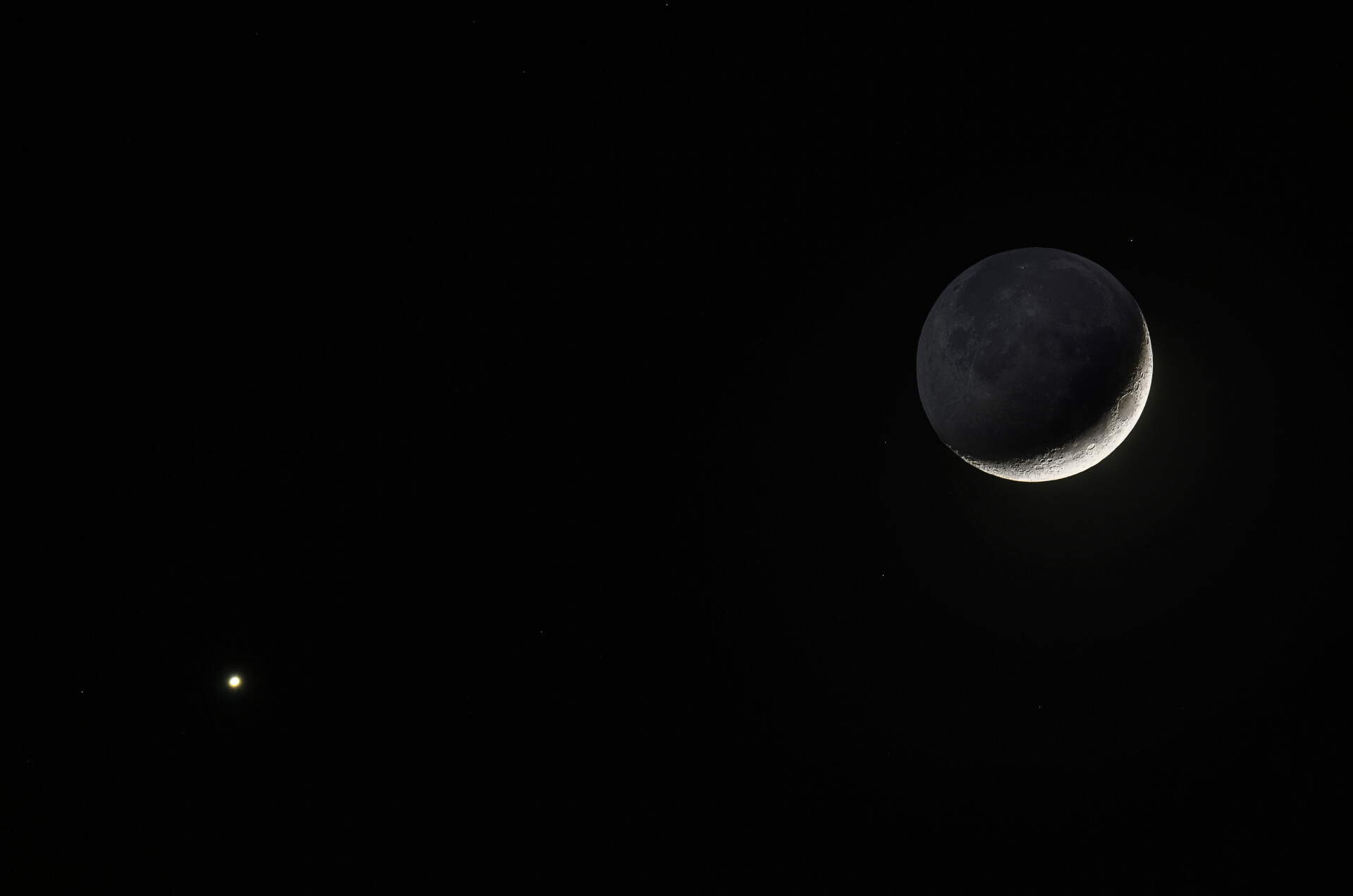 金星伴月