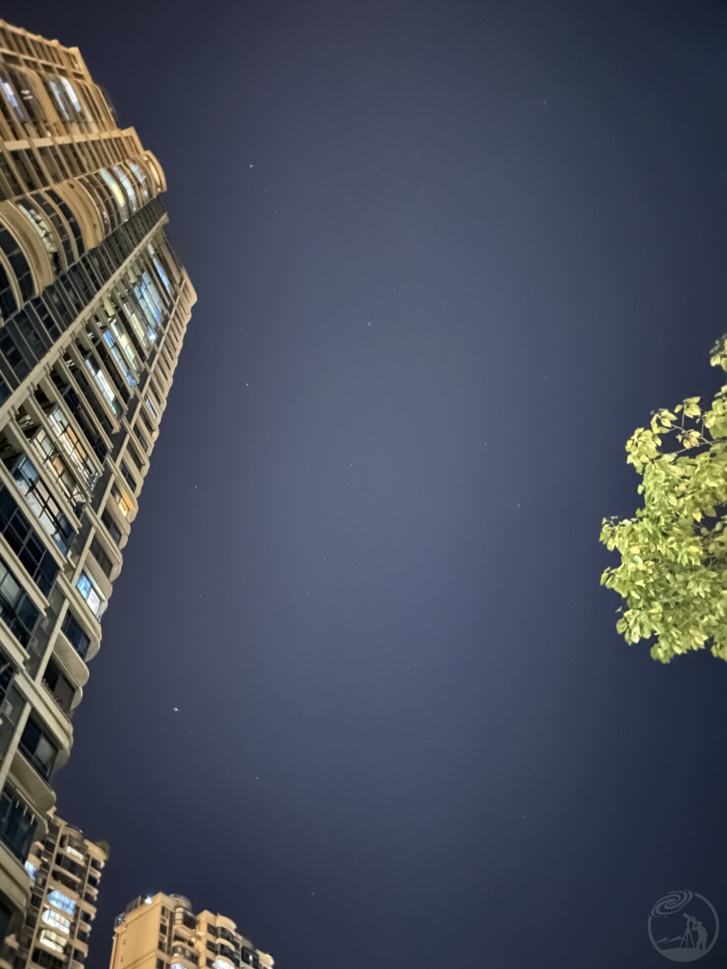 小区夜空