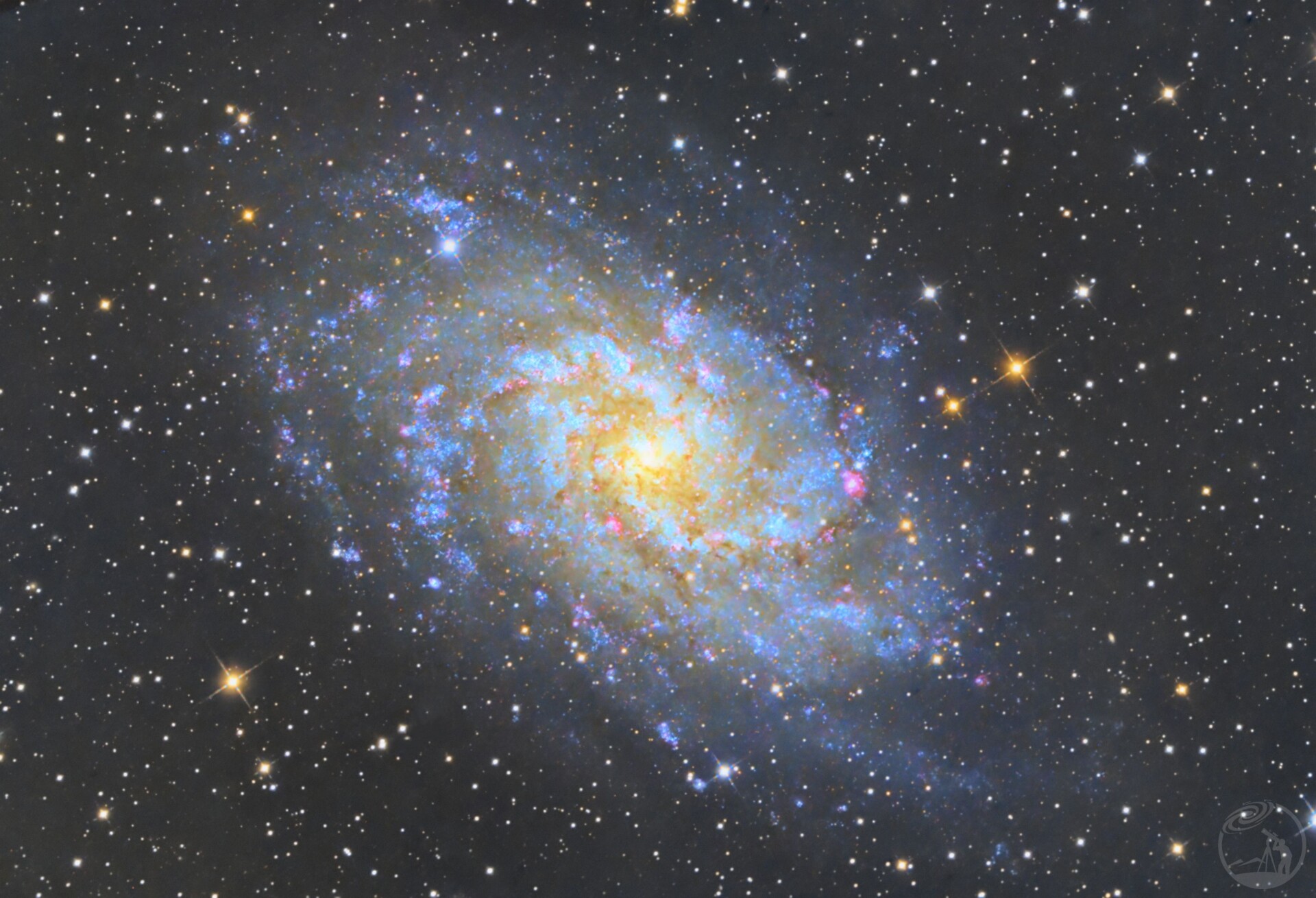 M33三角座星系