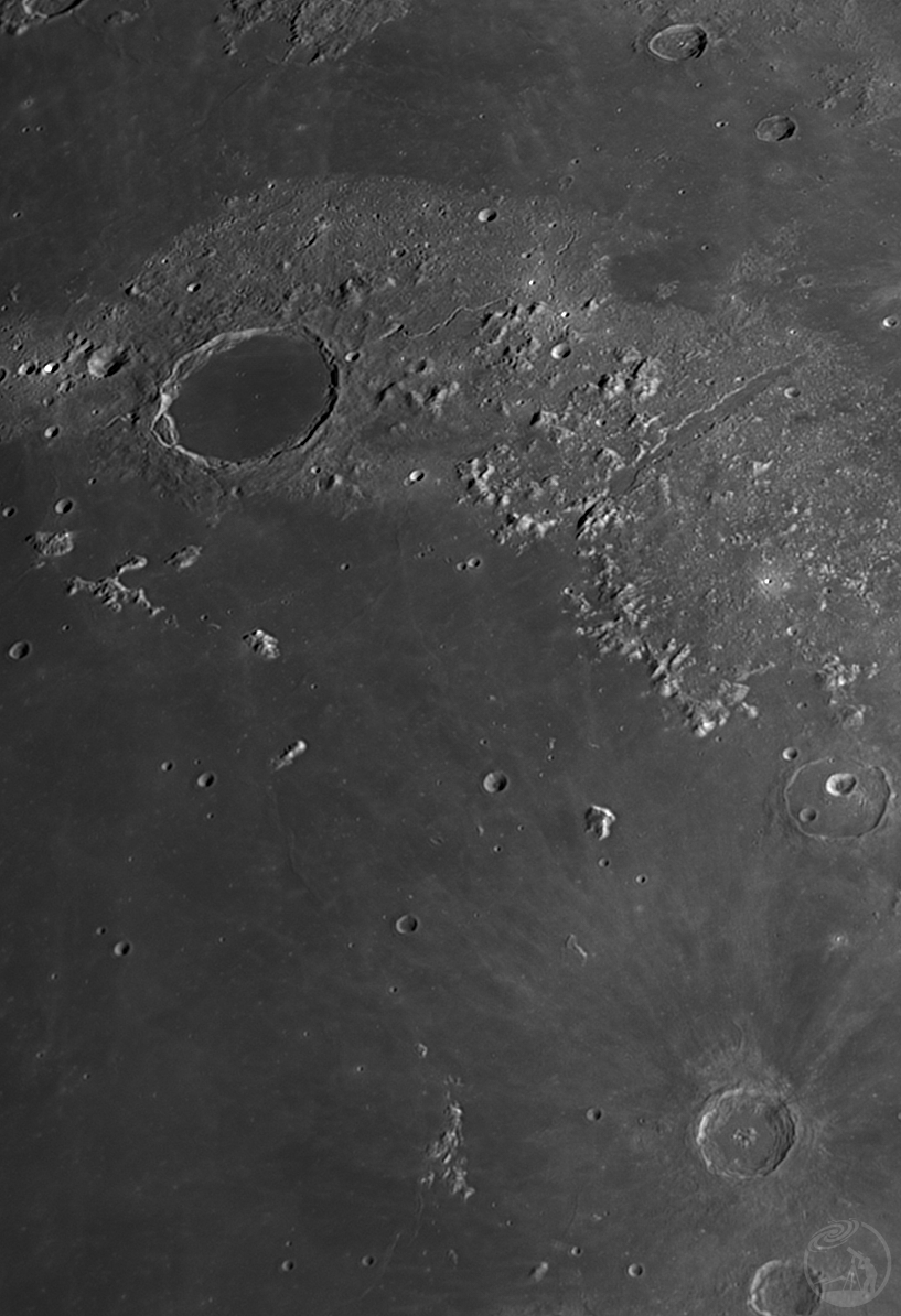 较佳视宁度下的小黑月面 柏拉图环形山