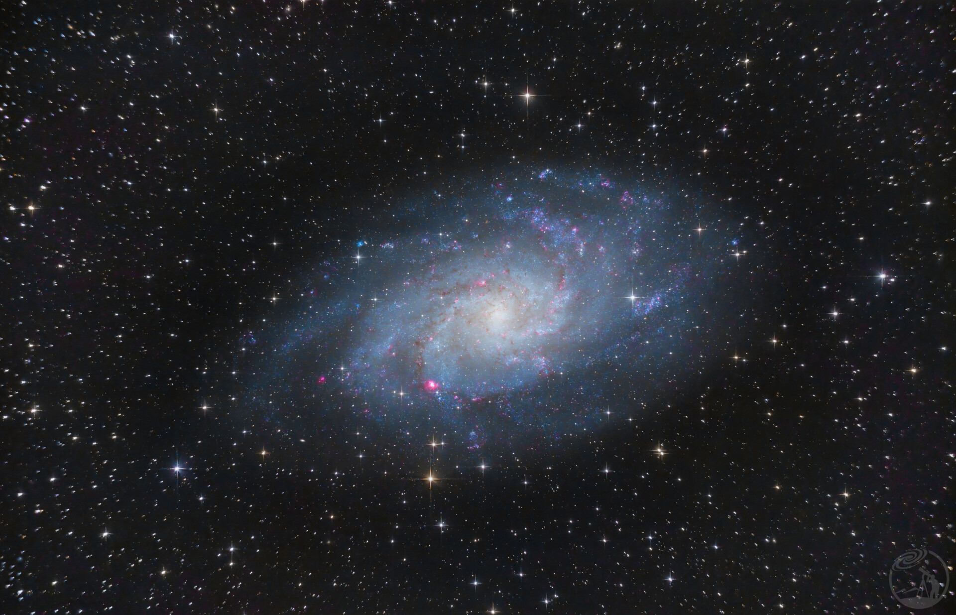  m33三角座星系