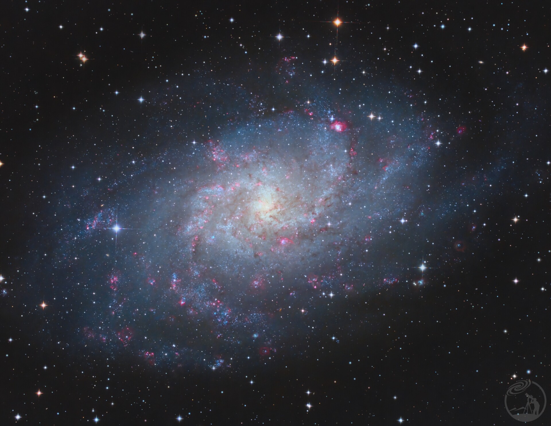 M33三角座星系