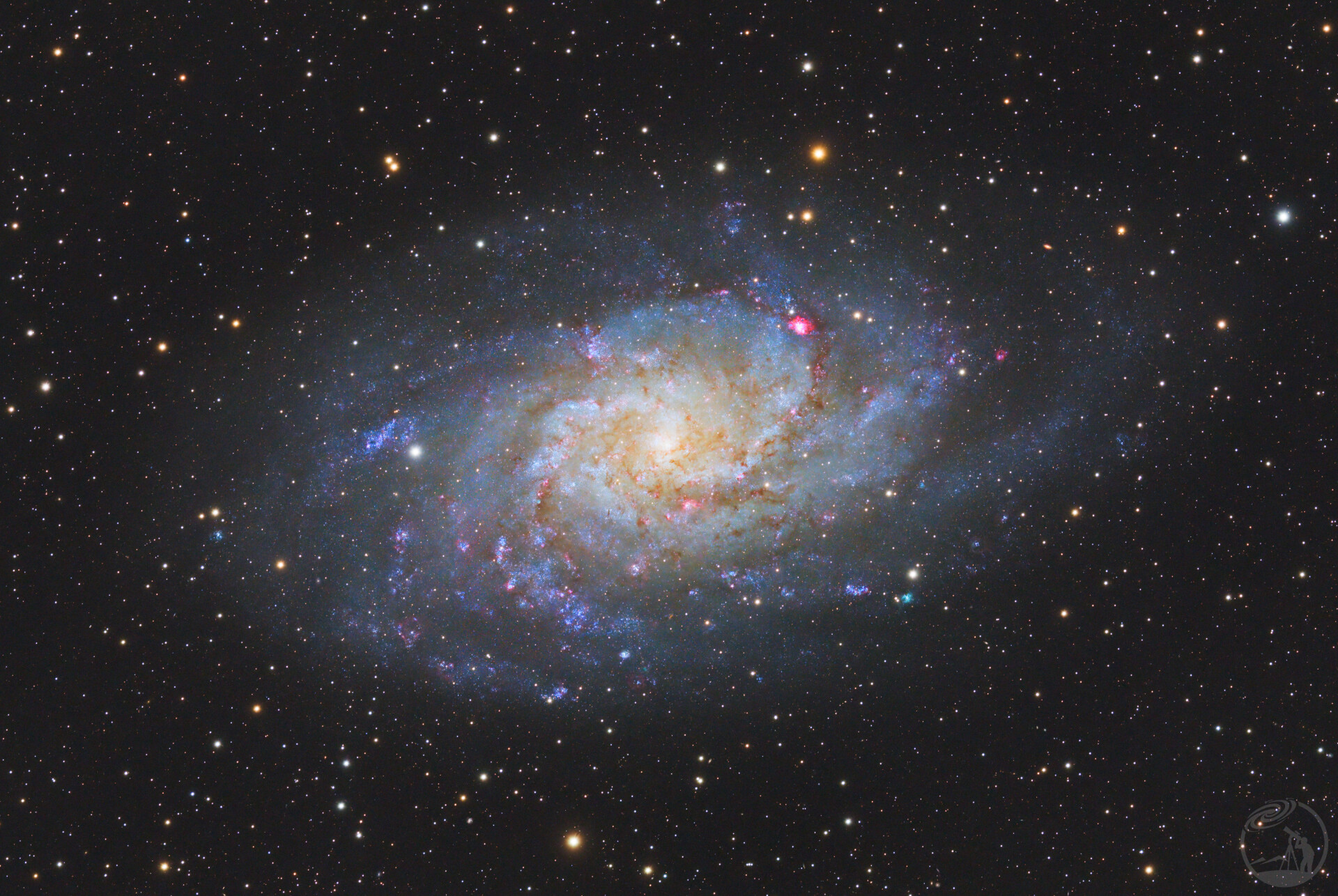 M33三角座星系