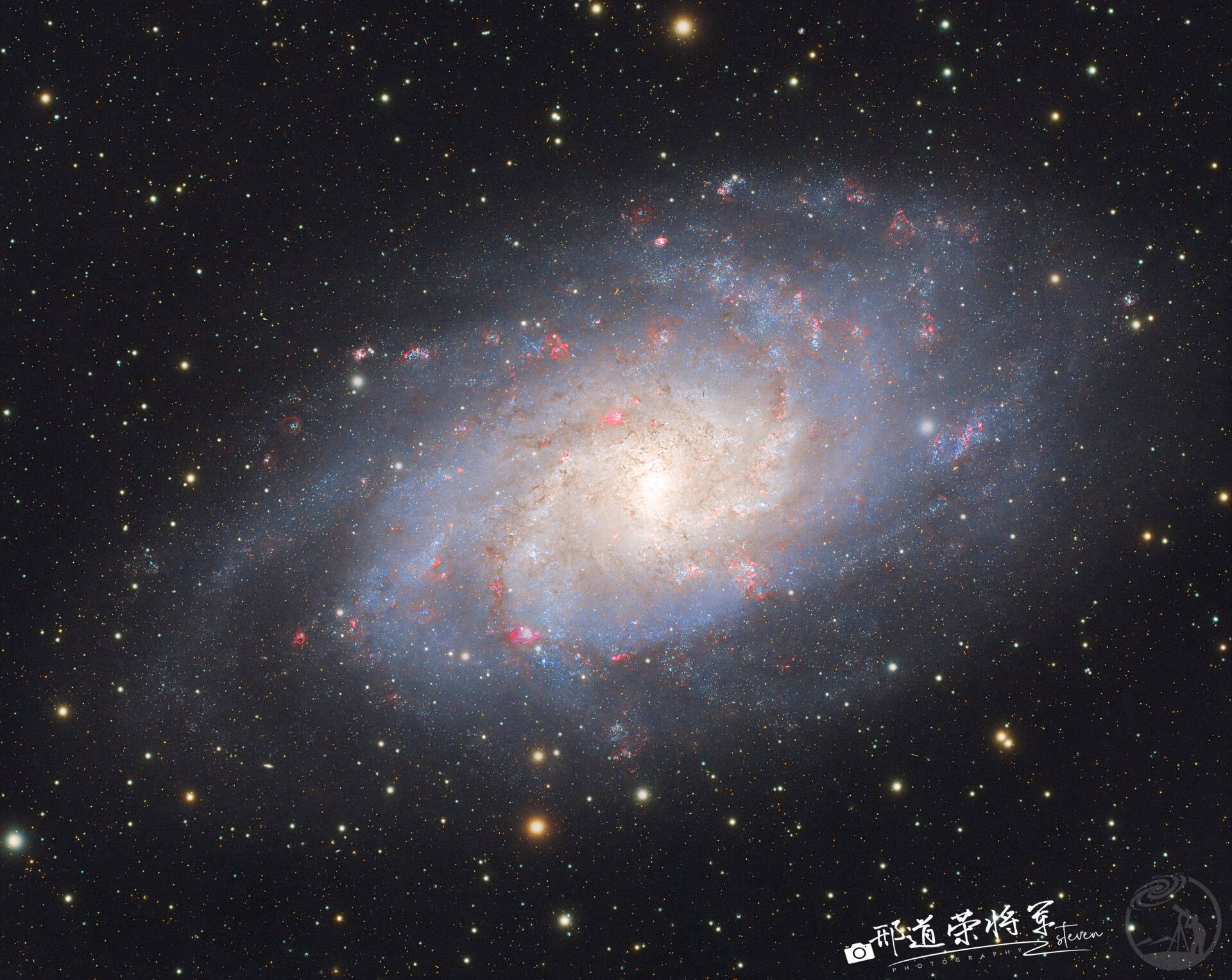 M33三角座星系