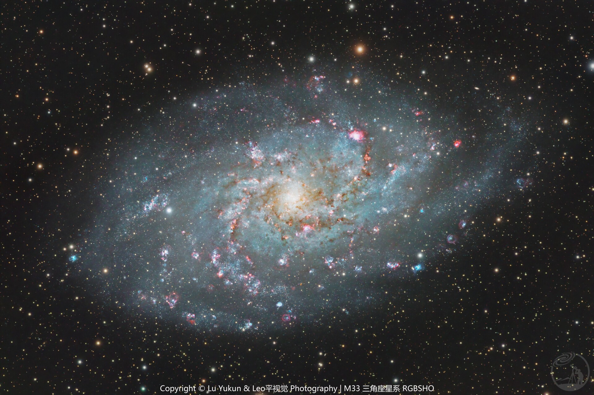 M33三角座星系