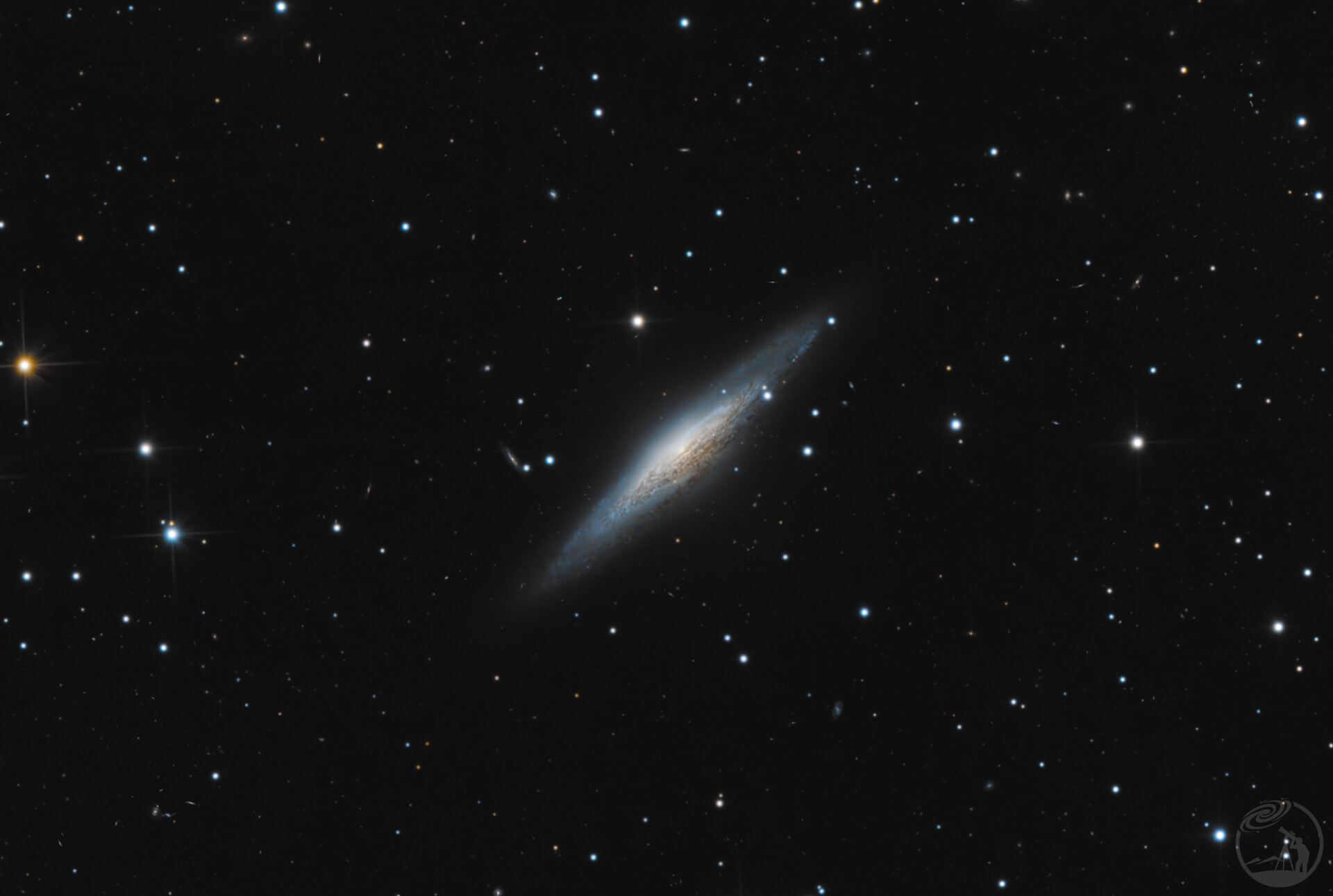 NGC2683飞碟星系