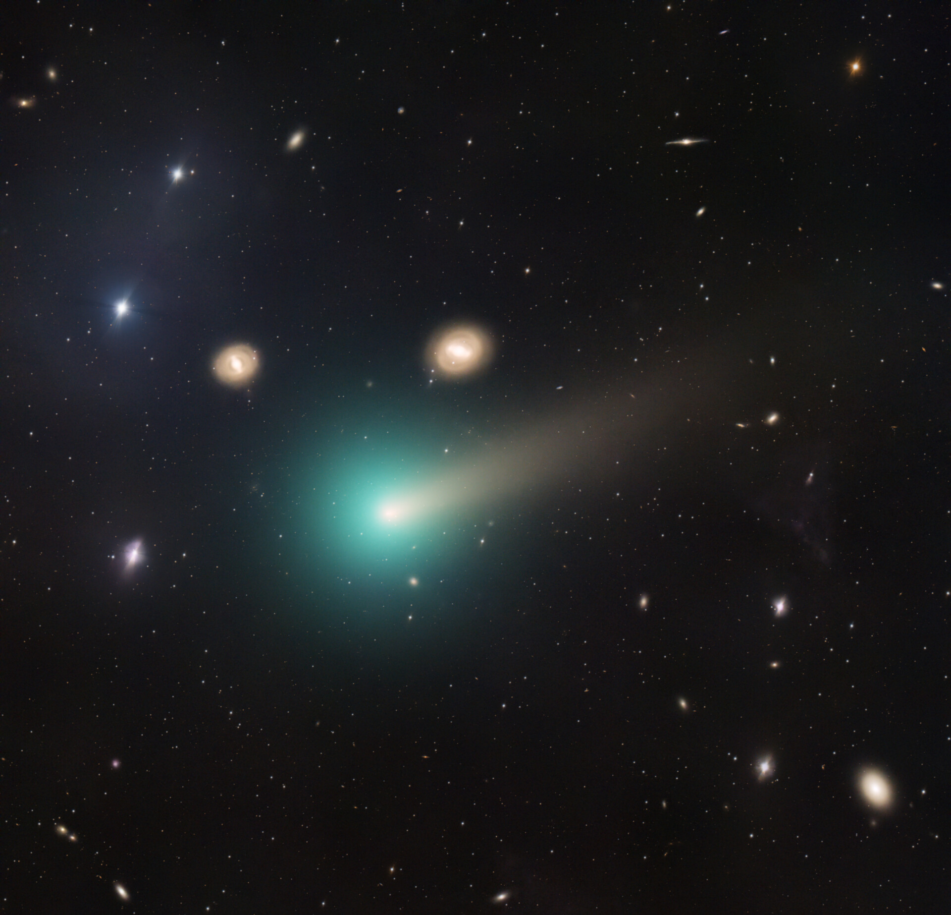 62P彗星路过NGC4608和NGC4596
