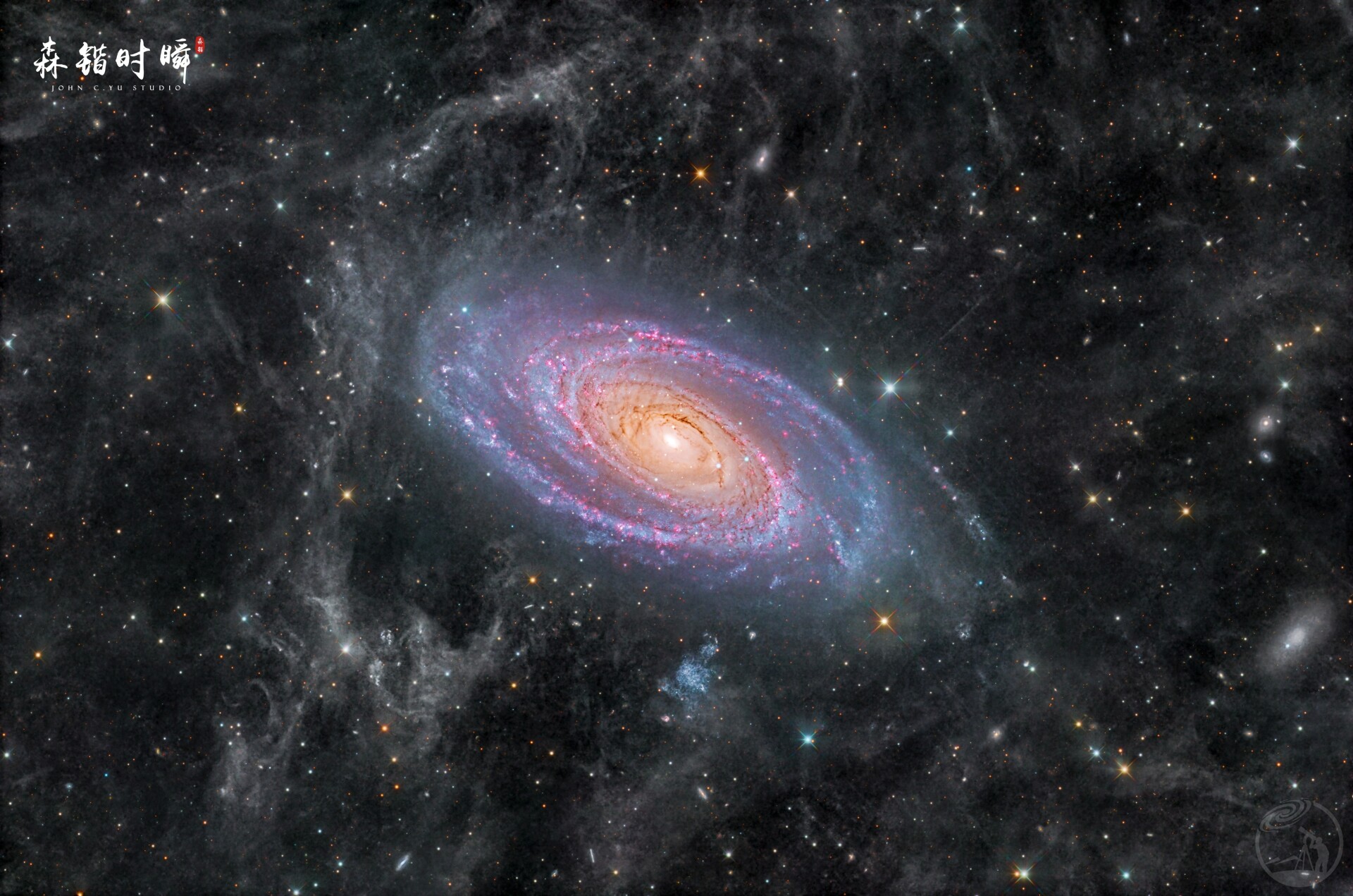 烟尘环绕中的M81