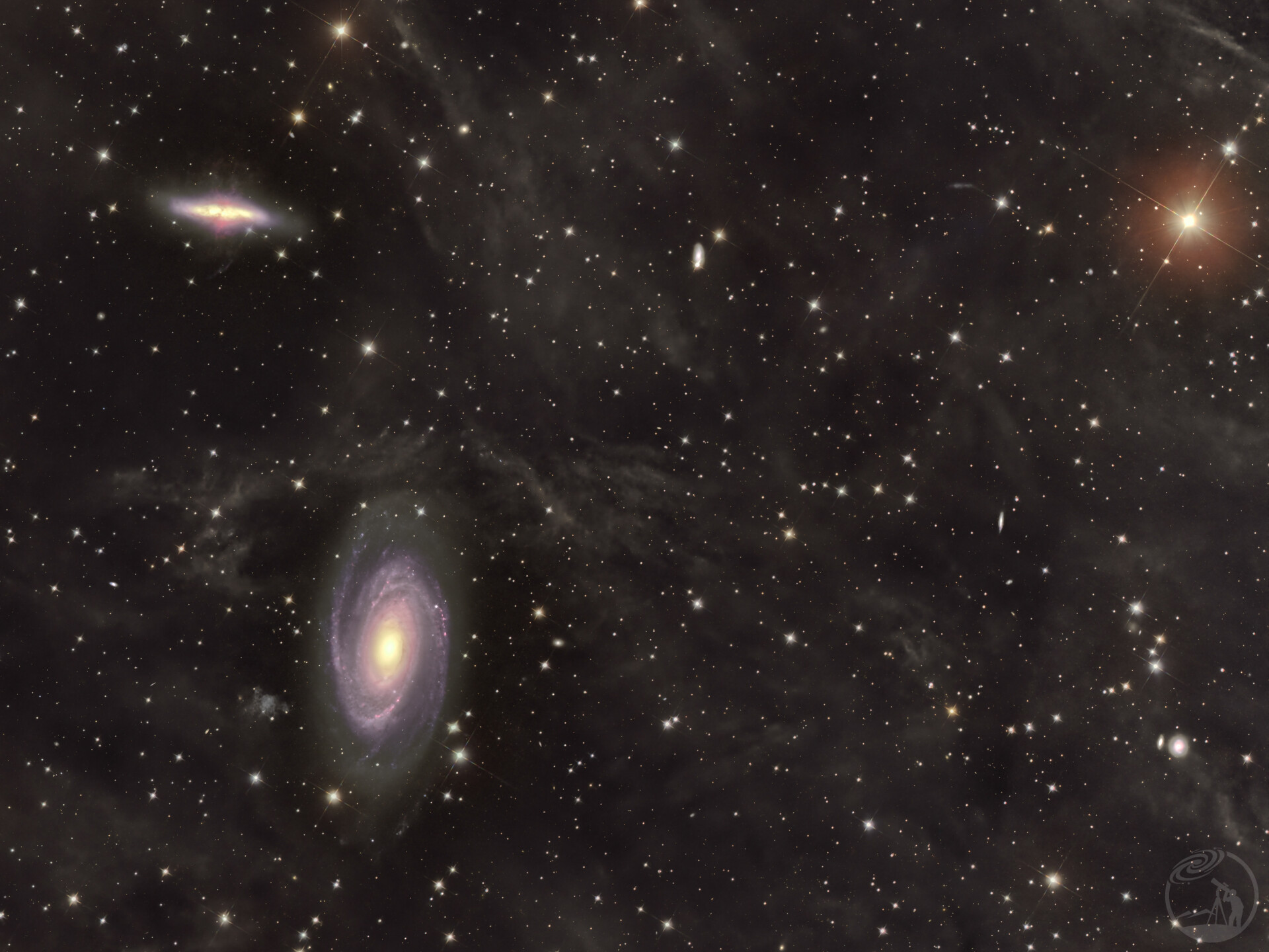 M81和M82以及一颗亮星