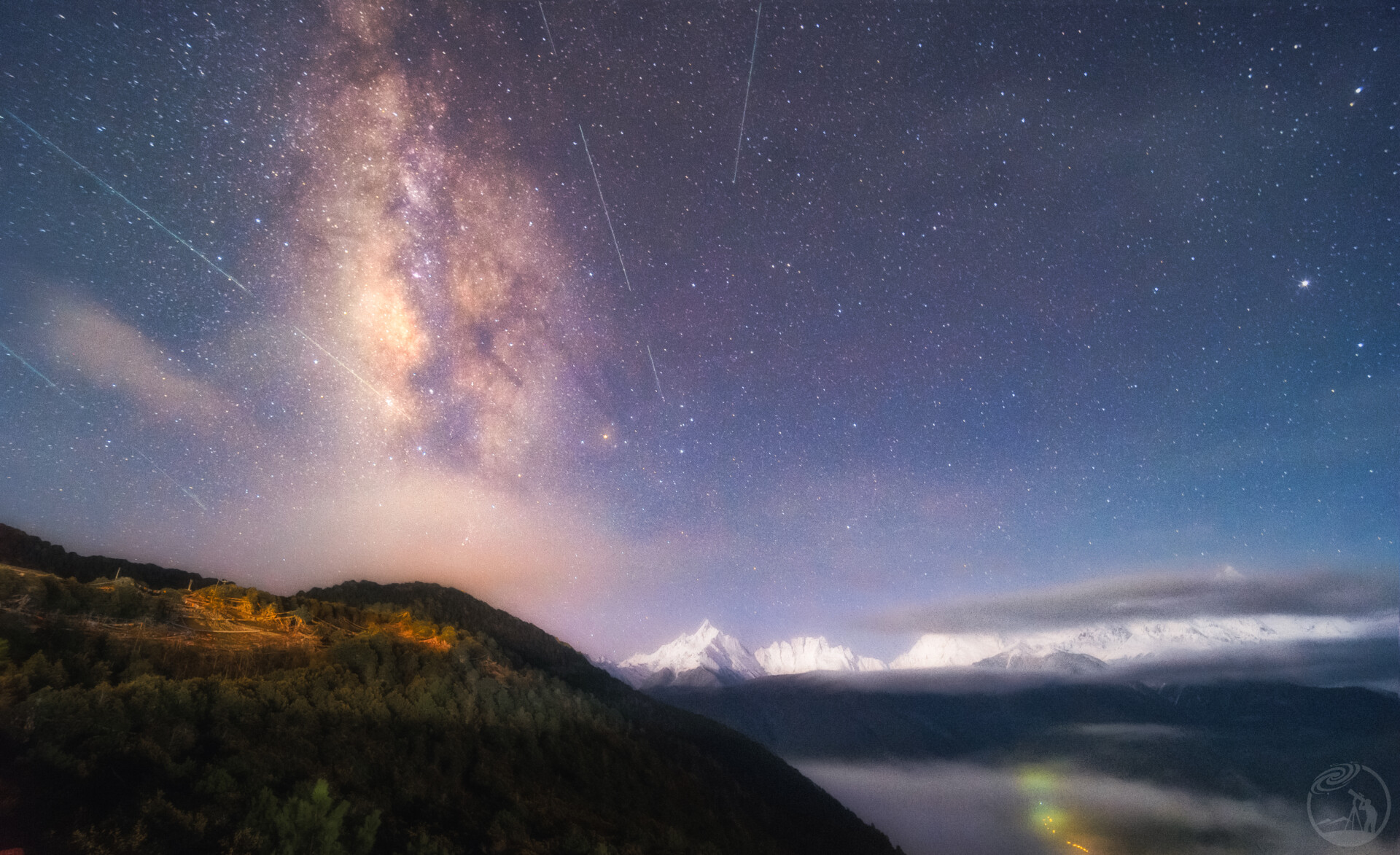 梅里雪山的星空银河