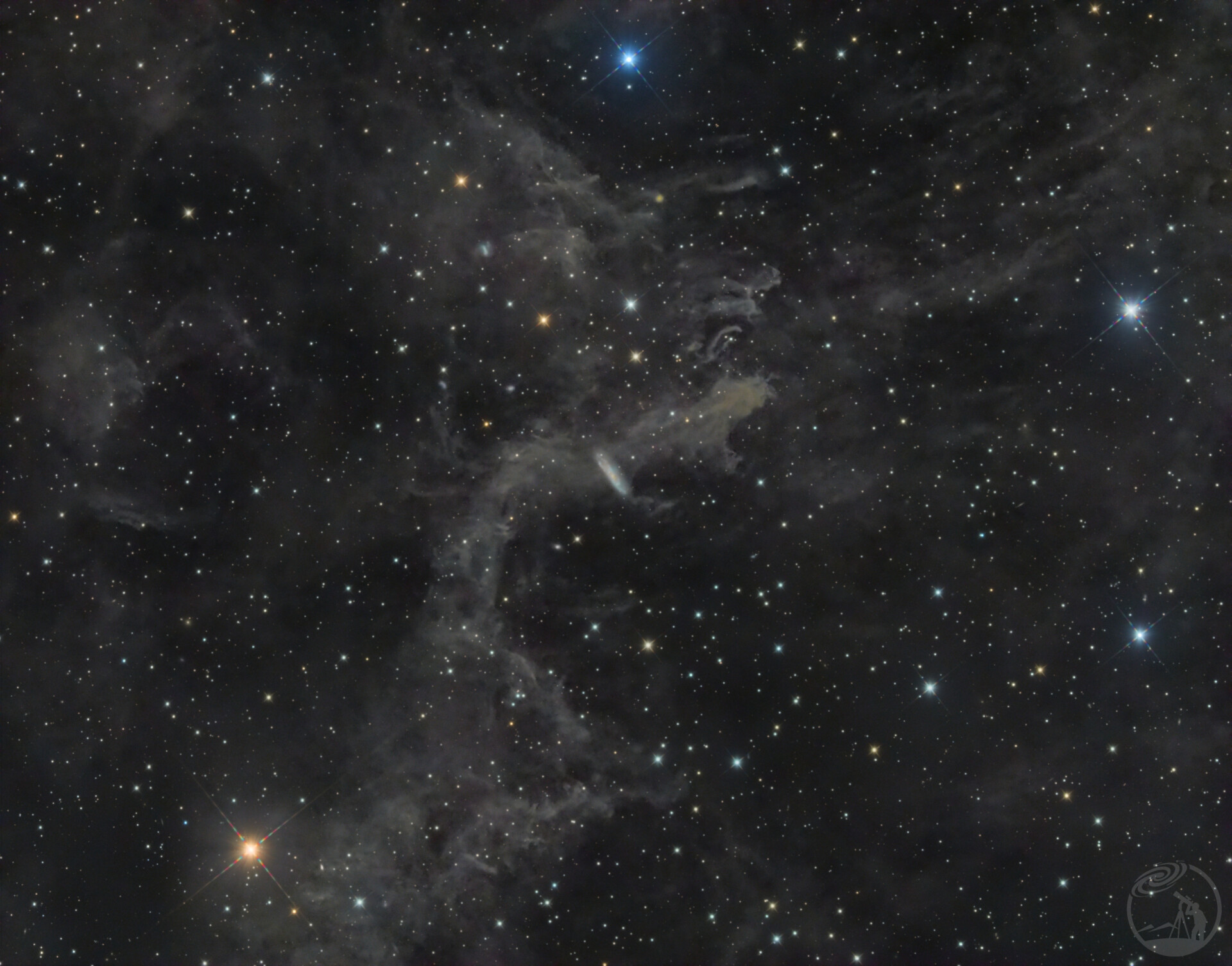 飞马座NGC7497星系和周围的暗星云