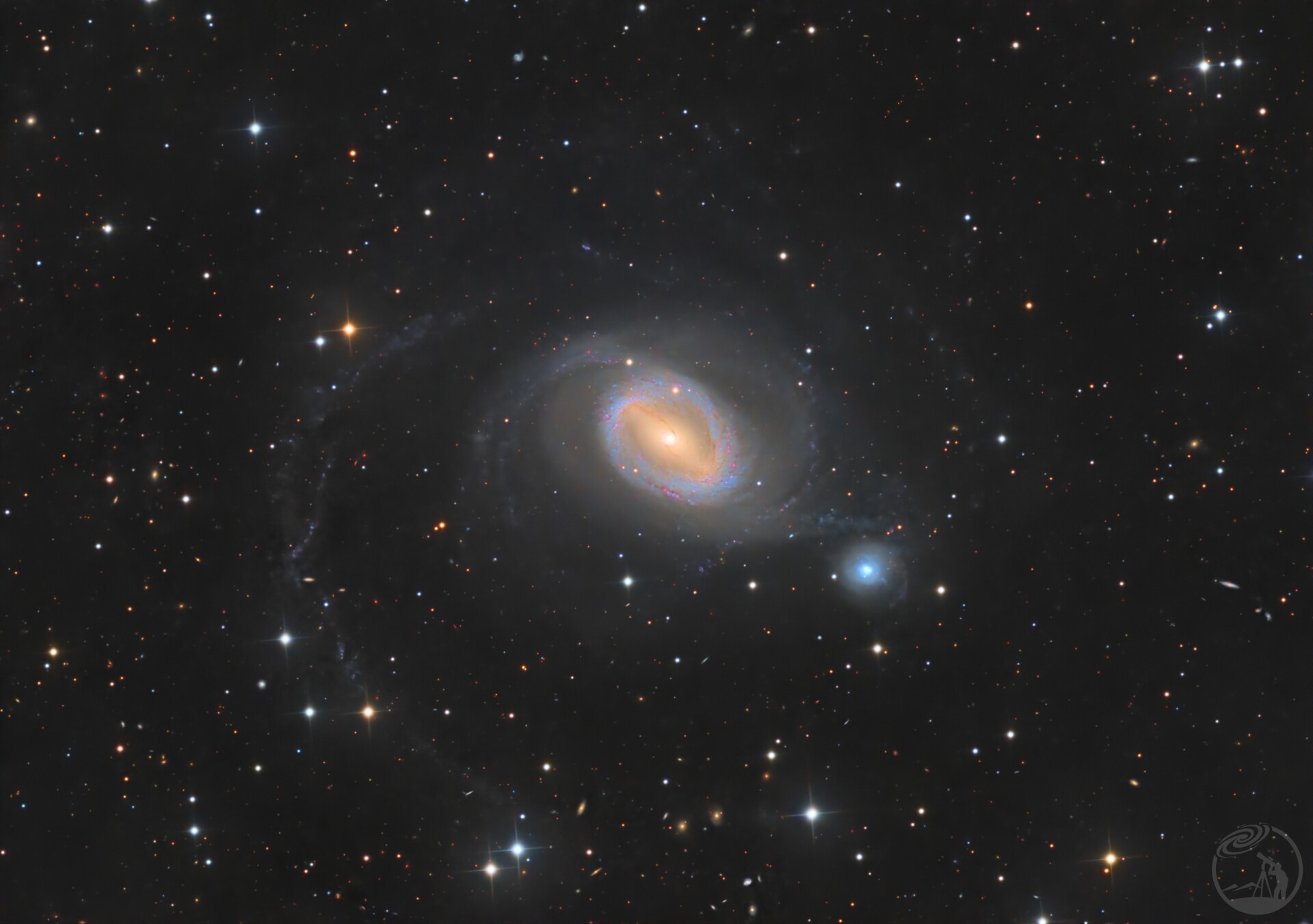 NGC1512时钟座带崽星系