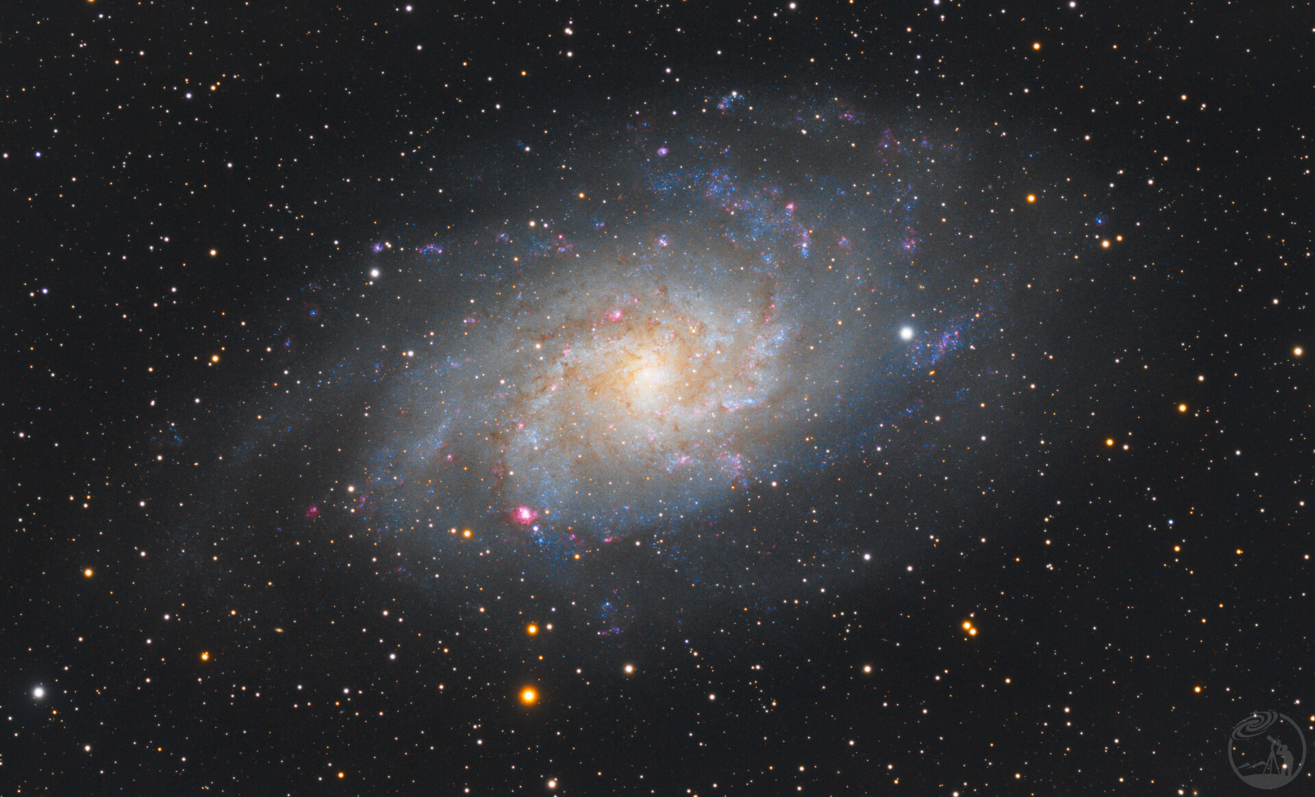 M33 12h