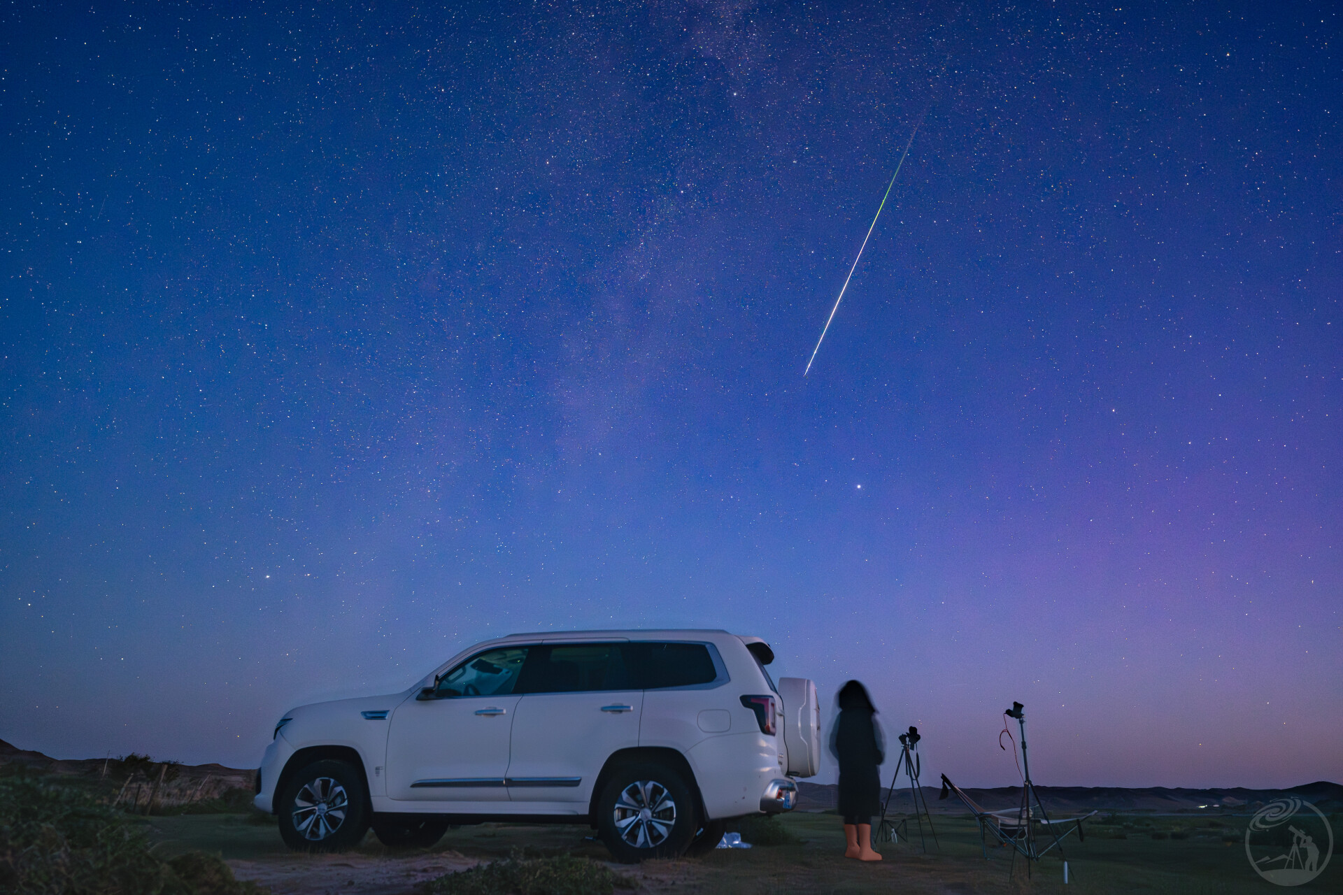 日出前的夏季大三角、流星与极光