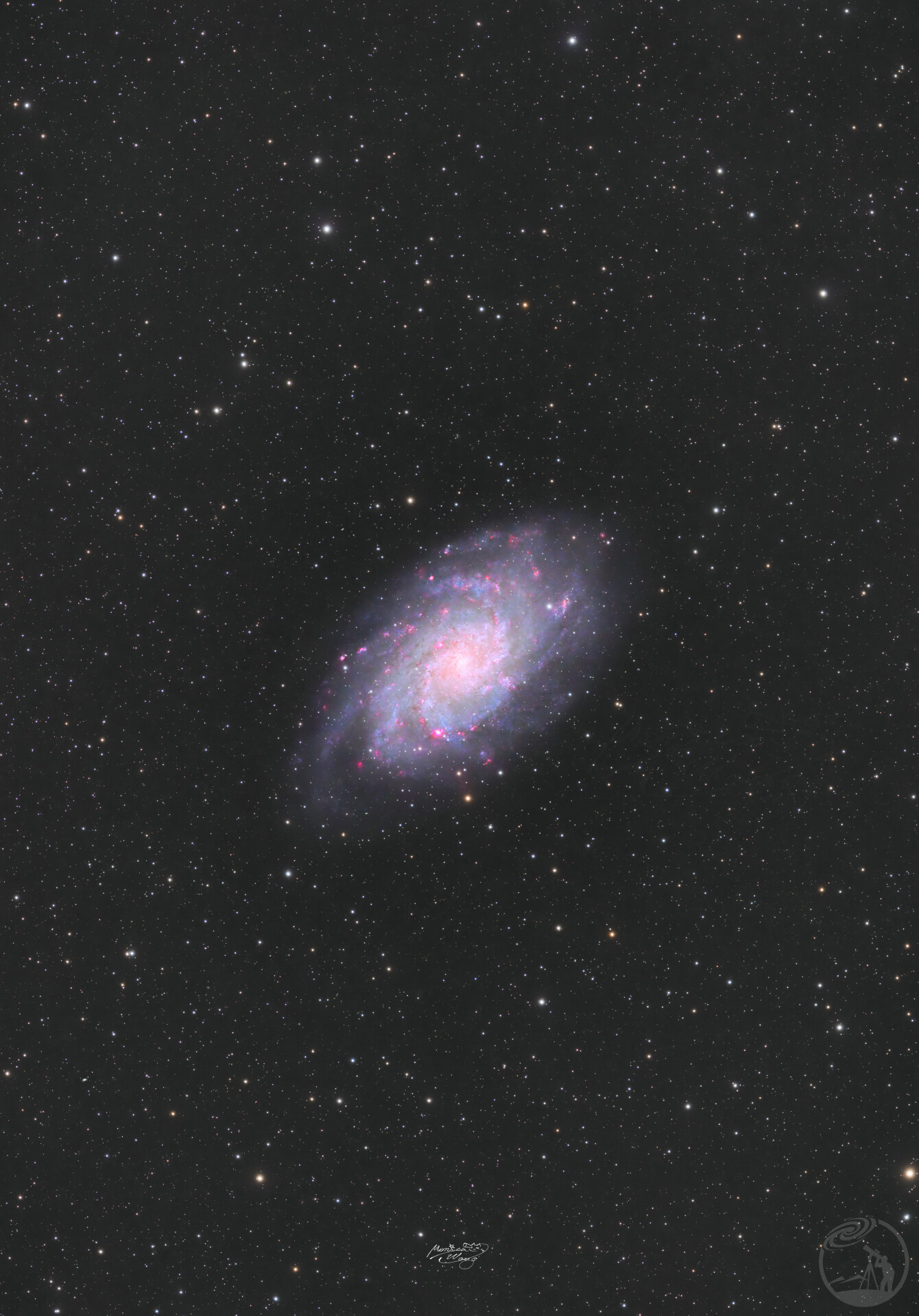 M33三角座星系两个版本