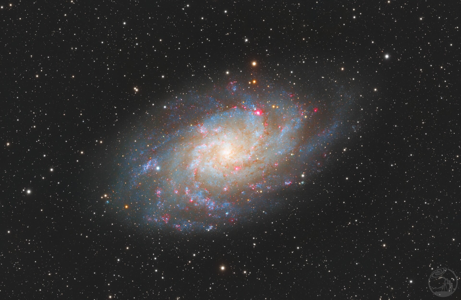 M33 三角座星系