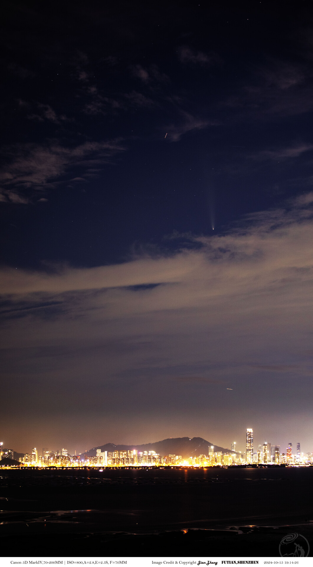 深圳湾上空的彗星