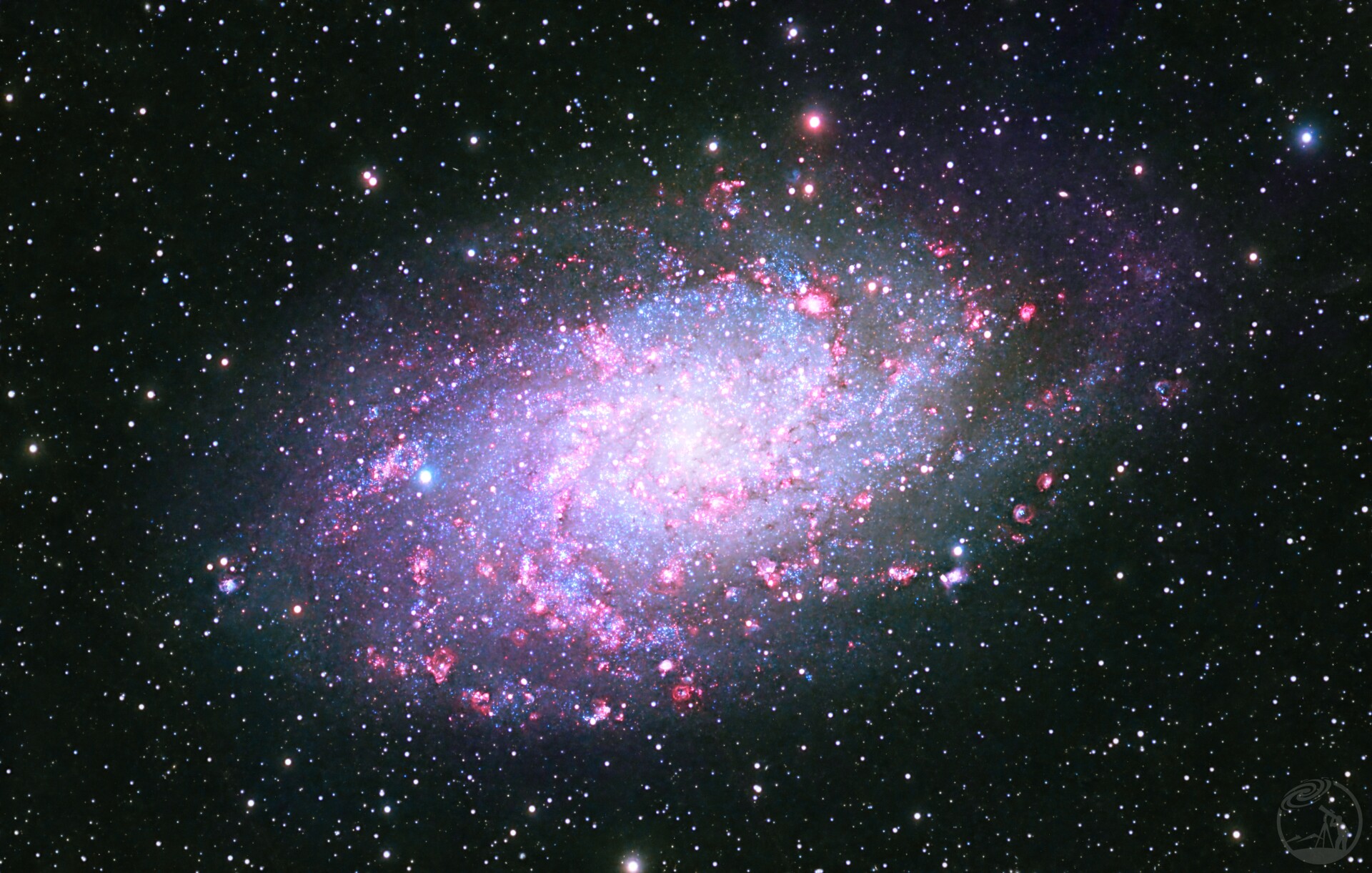 M33三角座星系