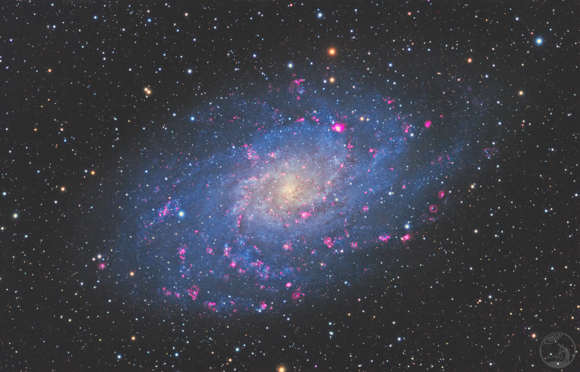 m33三角星系