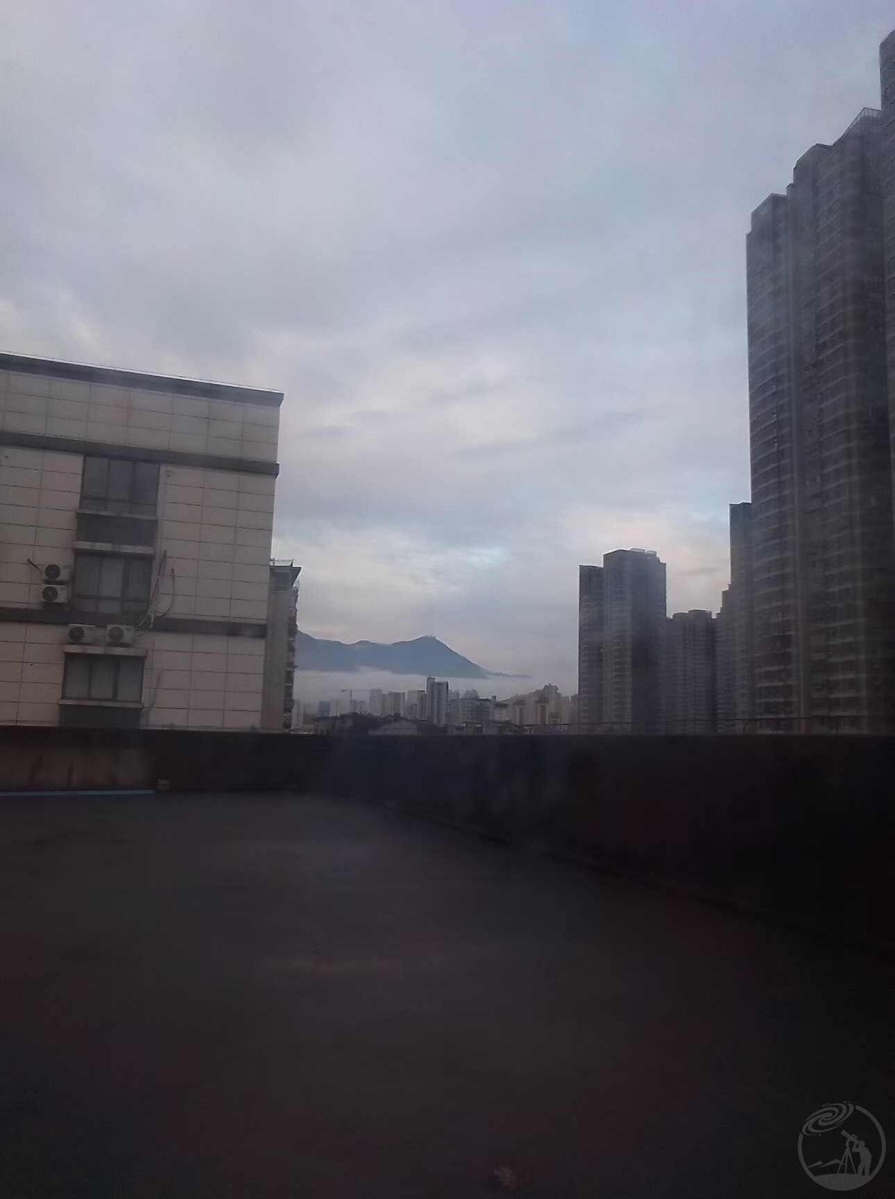 “海市蜃“山””