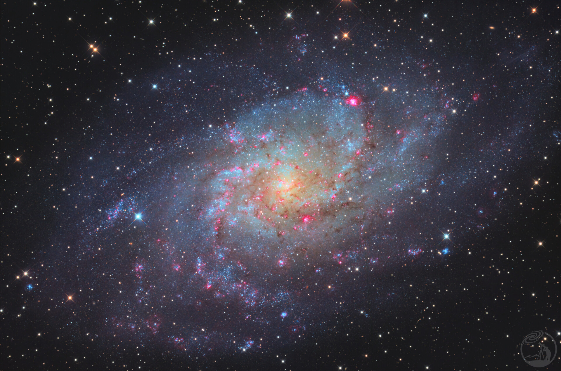 M33三角座星系