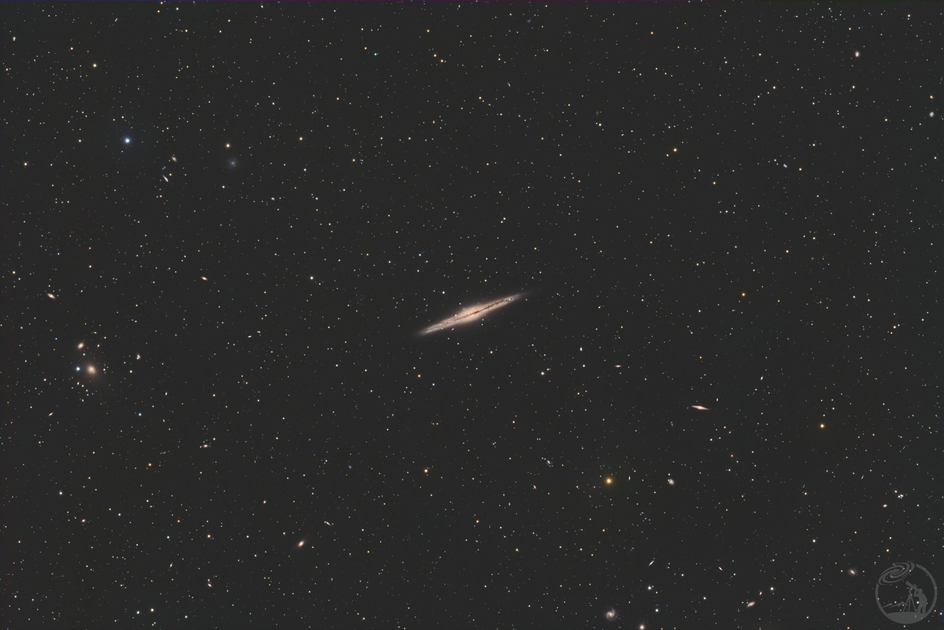 NGC891及其背景星系