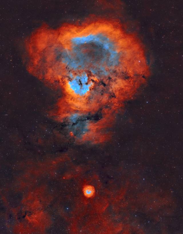 二级区NGC7822宇宙大问号