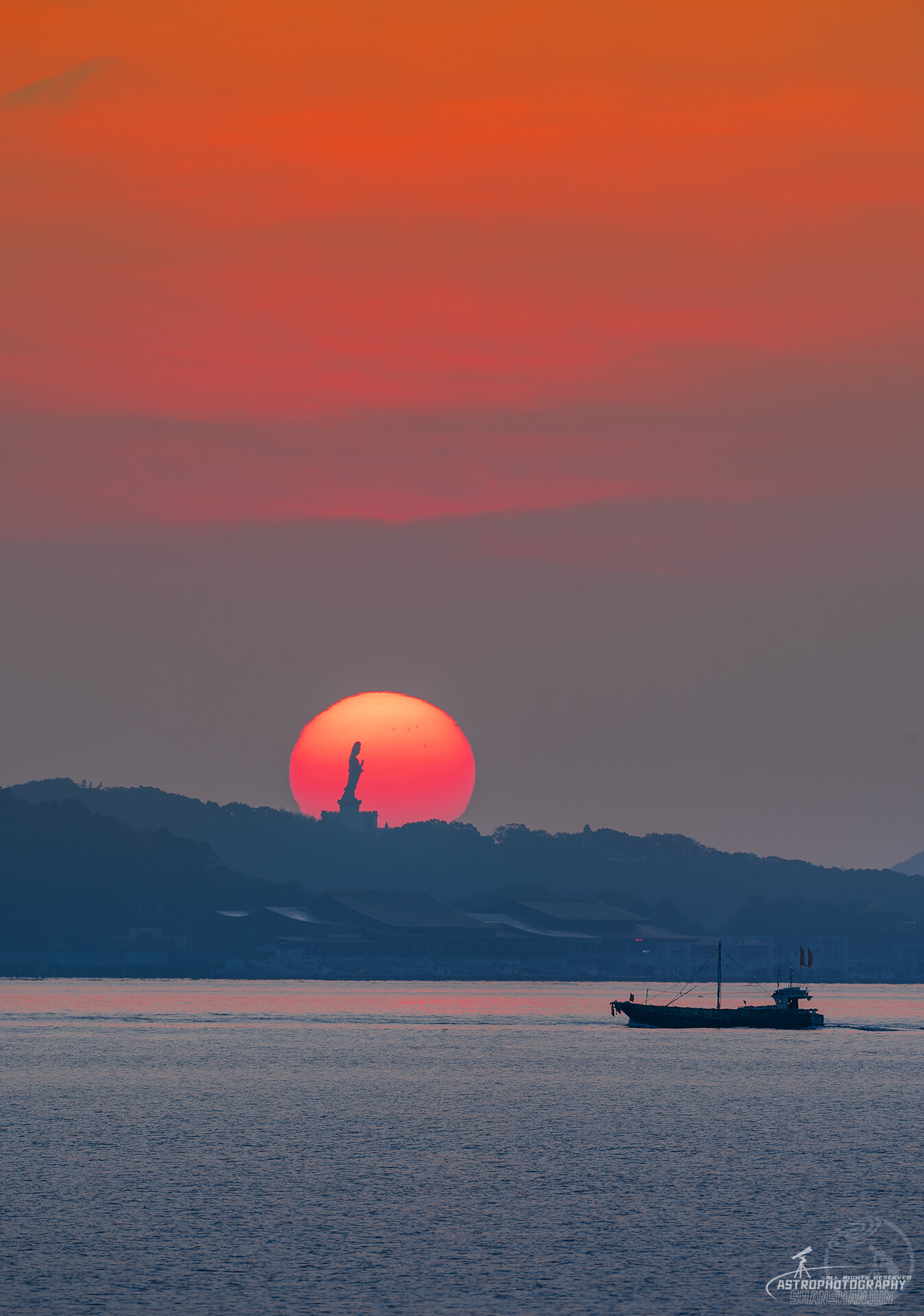 普陀山南海观音悬日