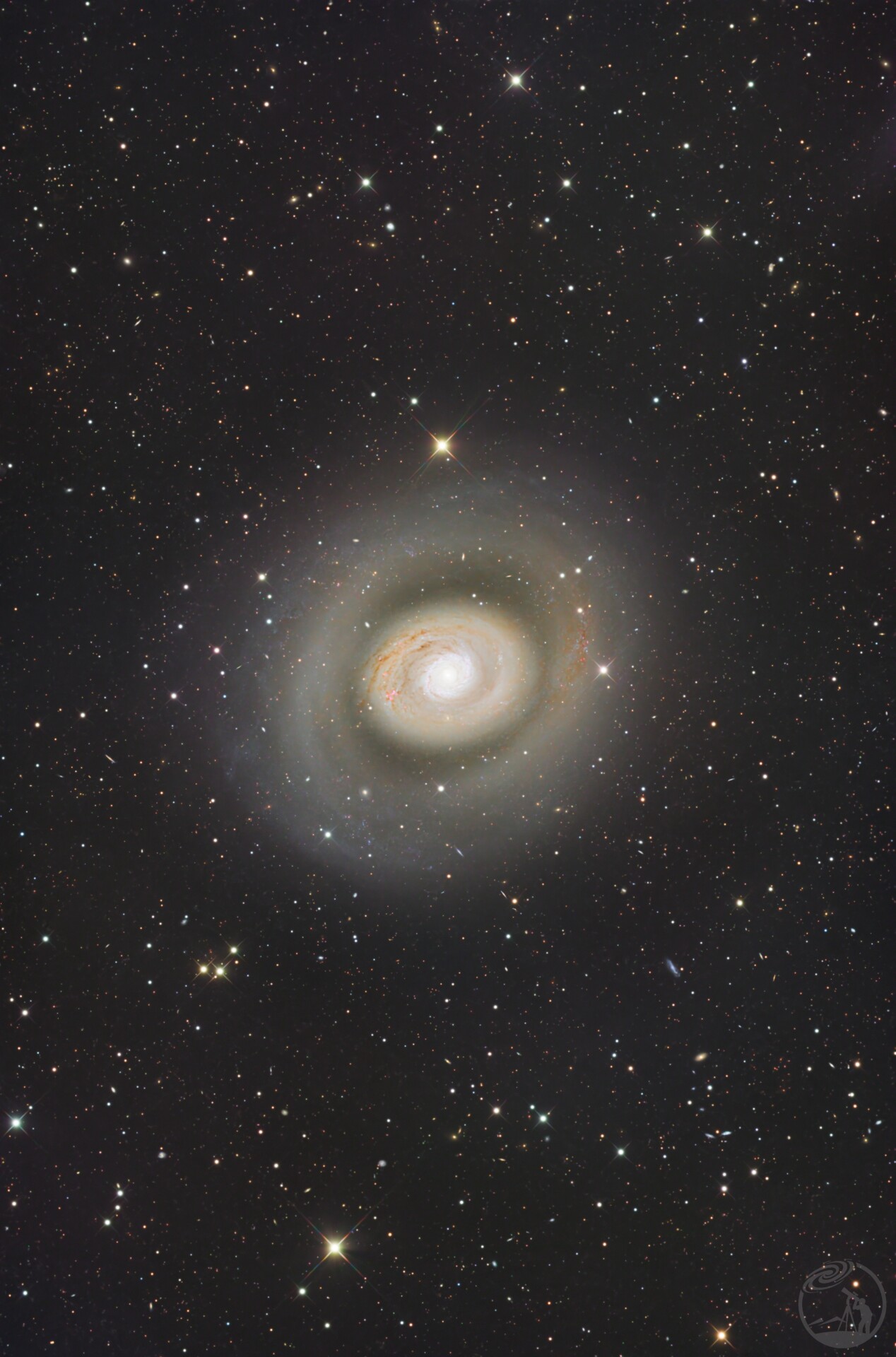 宇宙时空之门 M94 鳄鱼眼星系